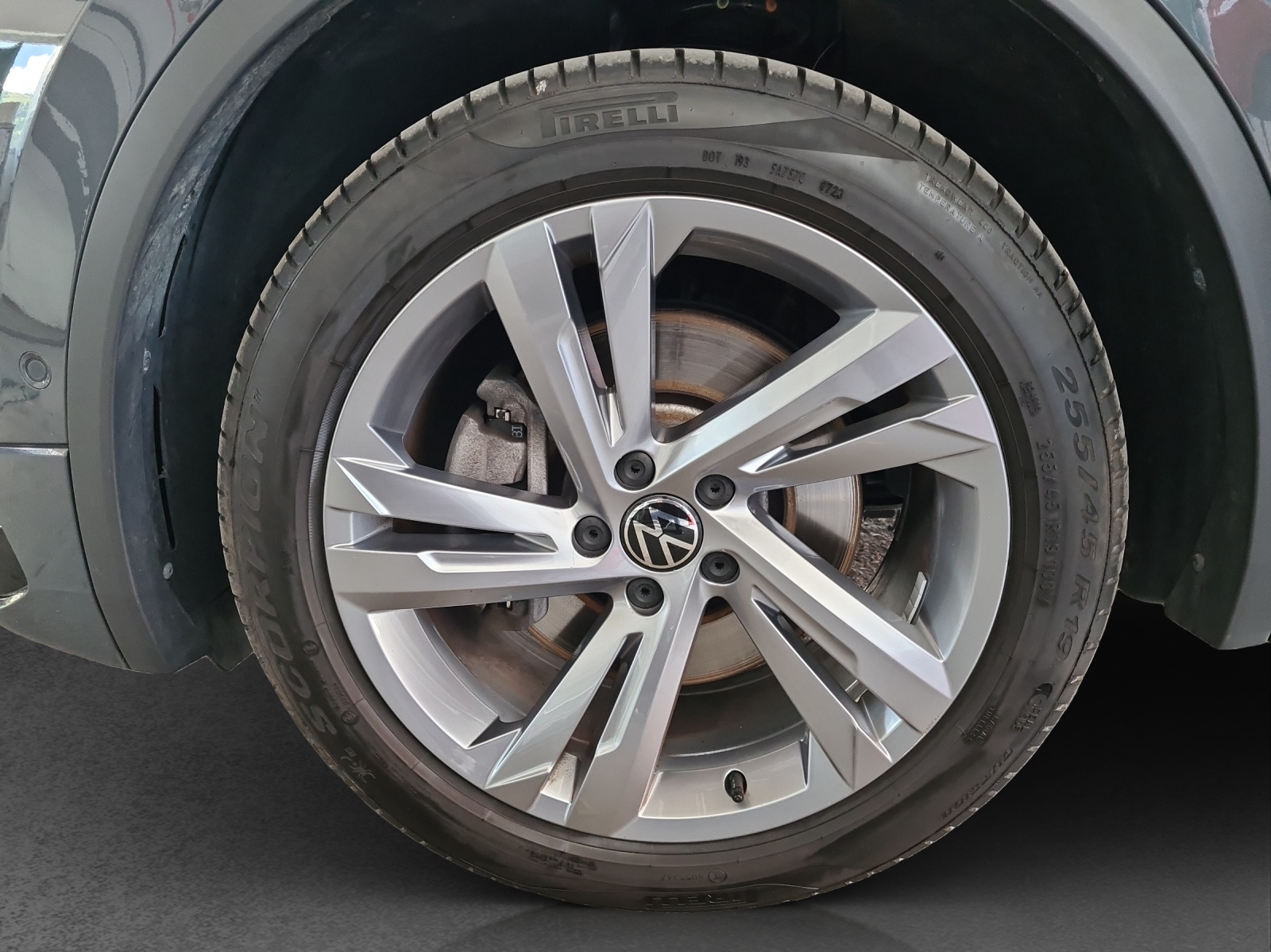 VW Tiguan 2.0 TDI SCR R-Line 4Motion DSG-image-11
