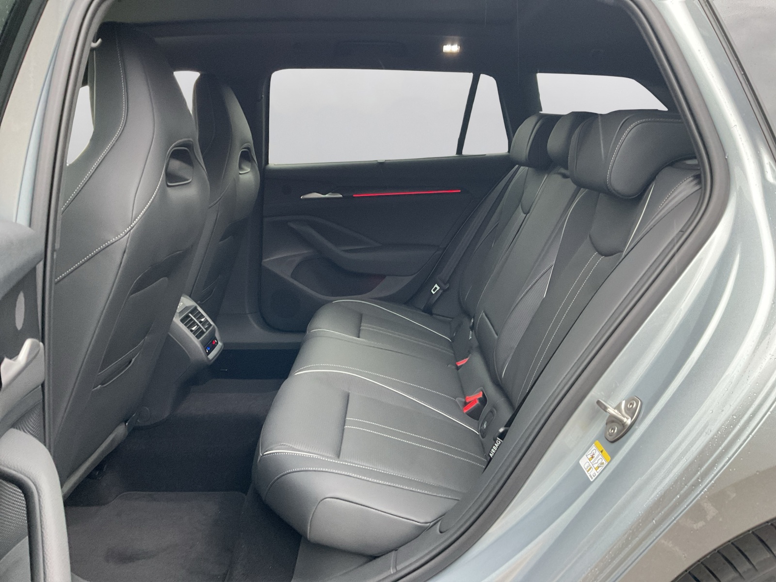 SKODA Superb Combi 1.5 TSI PHEV Sportline DSG-image-10