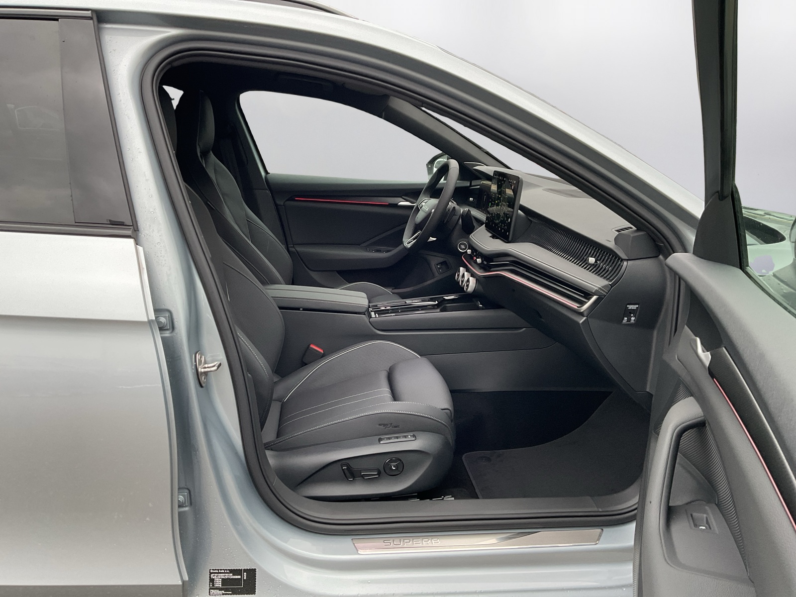 SKODA Superb Combi 1.5 TSI PHEV Sportline DSG-image-13