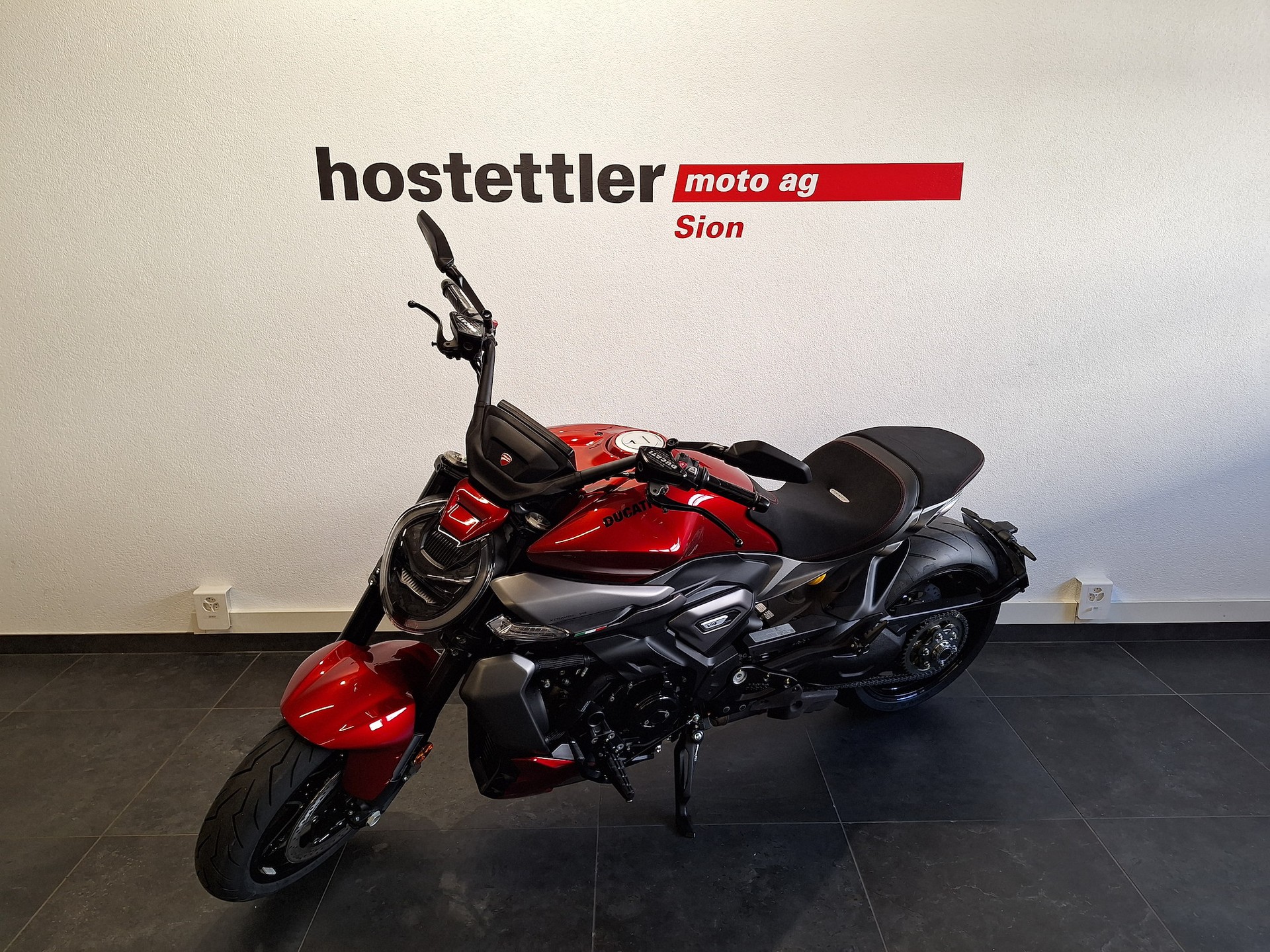 DUCATI X Diavel V4-showroom-element-3