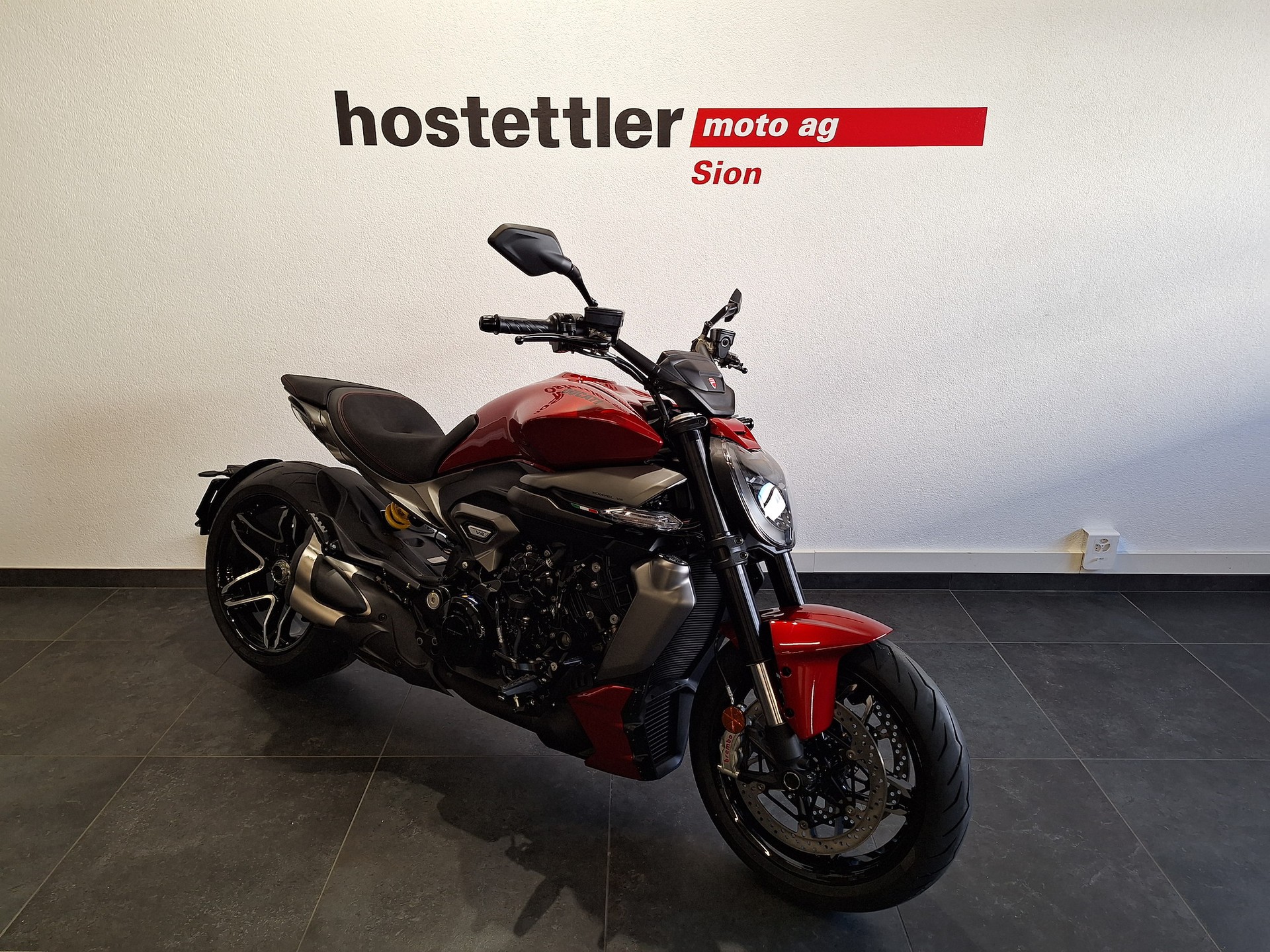 DUCATI X Diavel V4