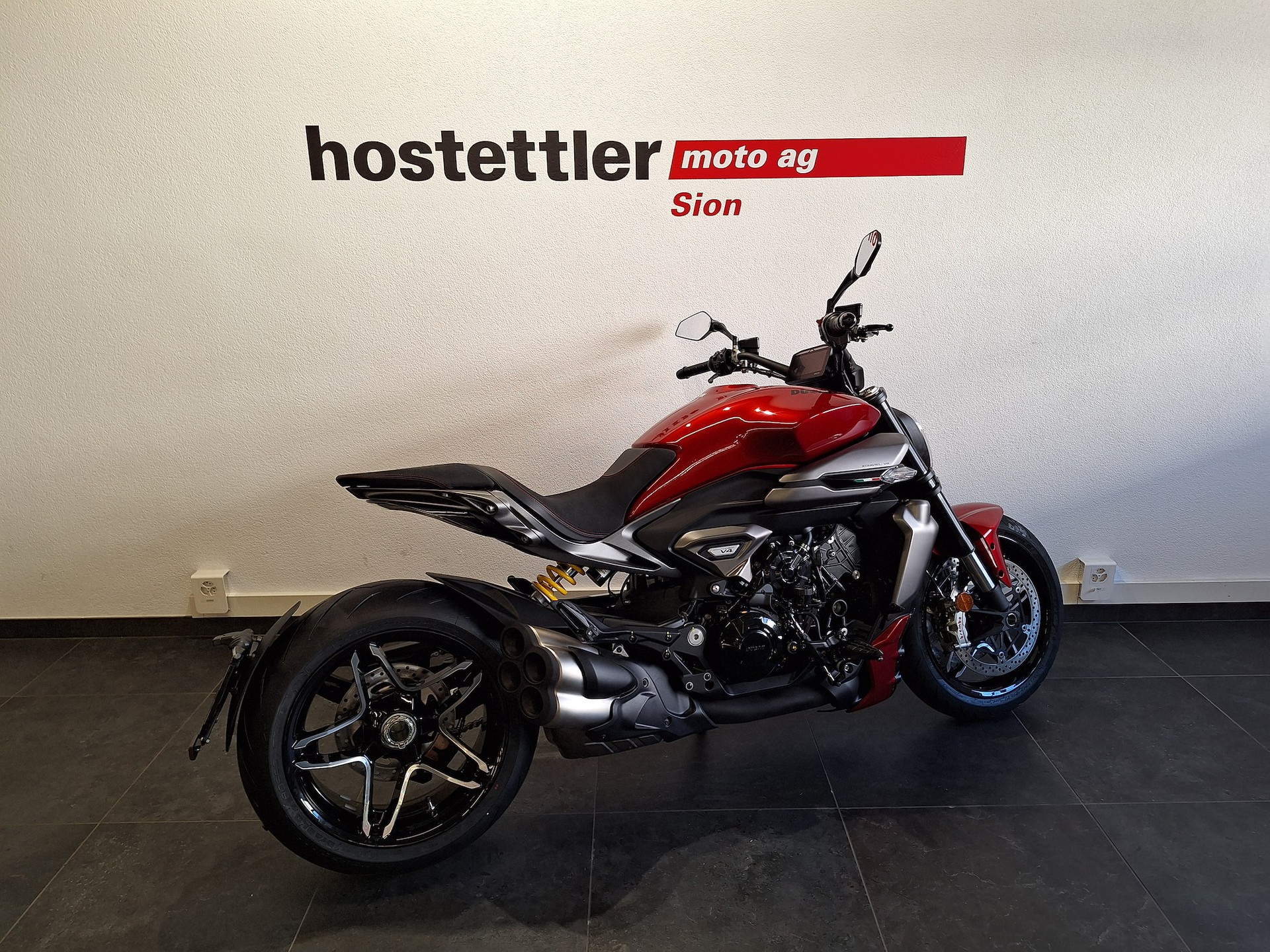 DUCATI X Diavel V4-showroom-element-2