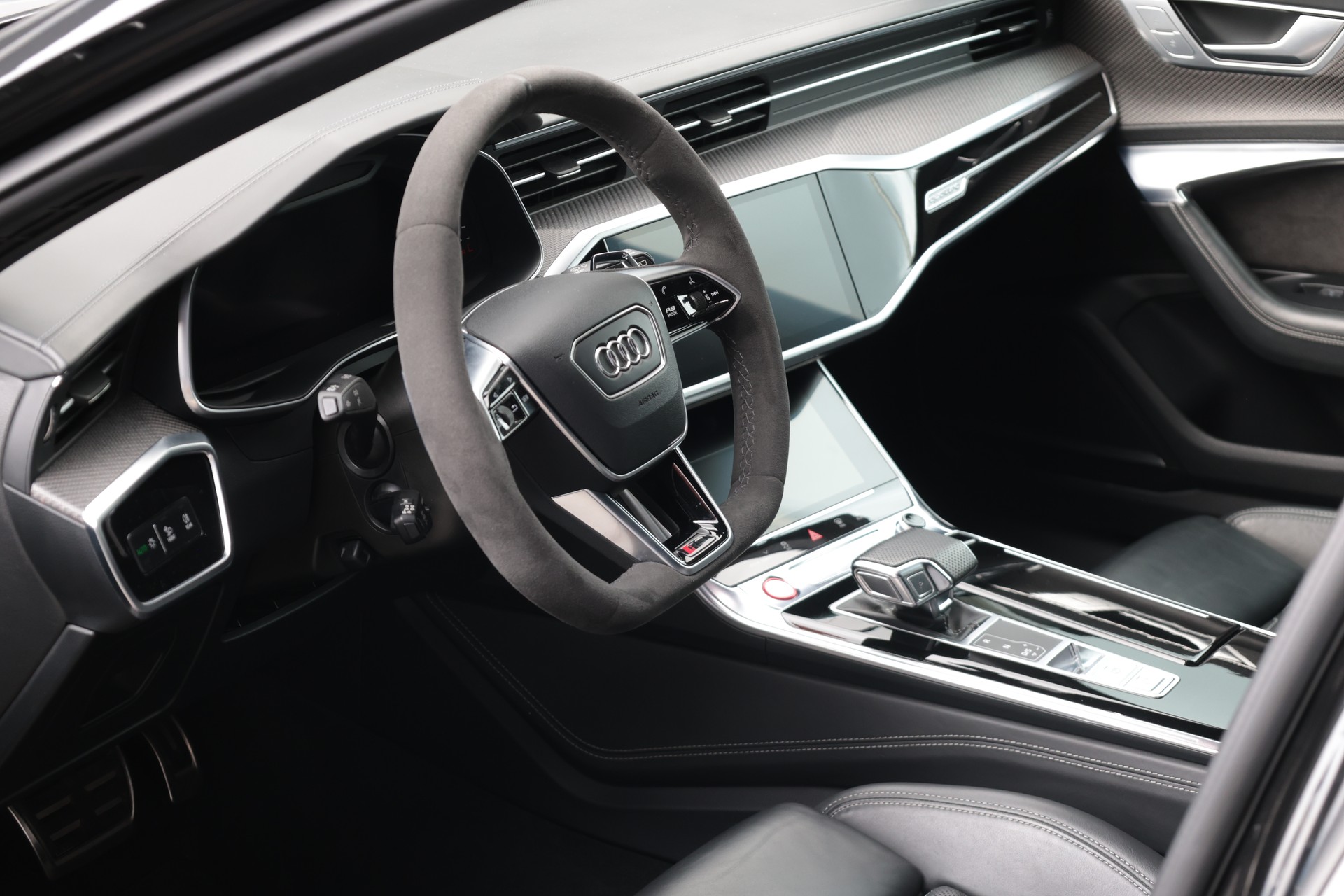 AUDI RS6 Avant 4.0 TFSI V8 quattro-image-9