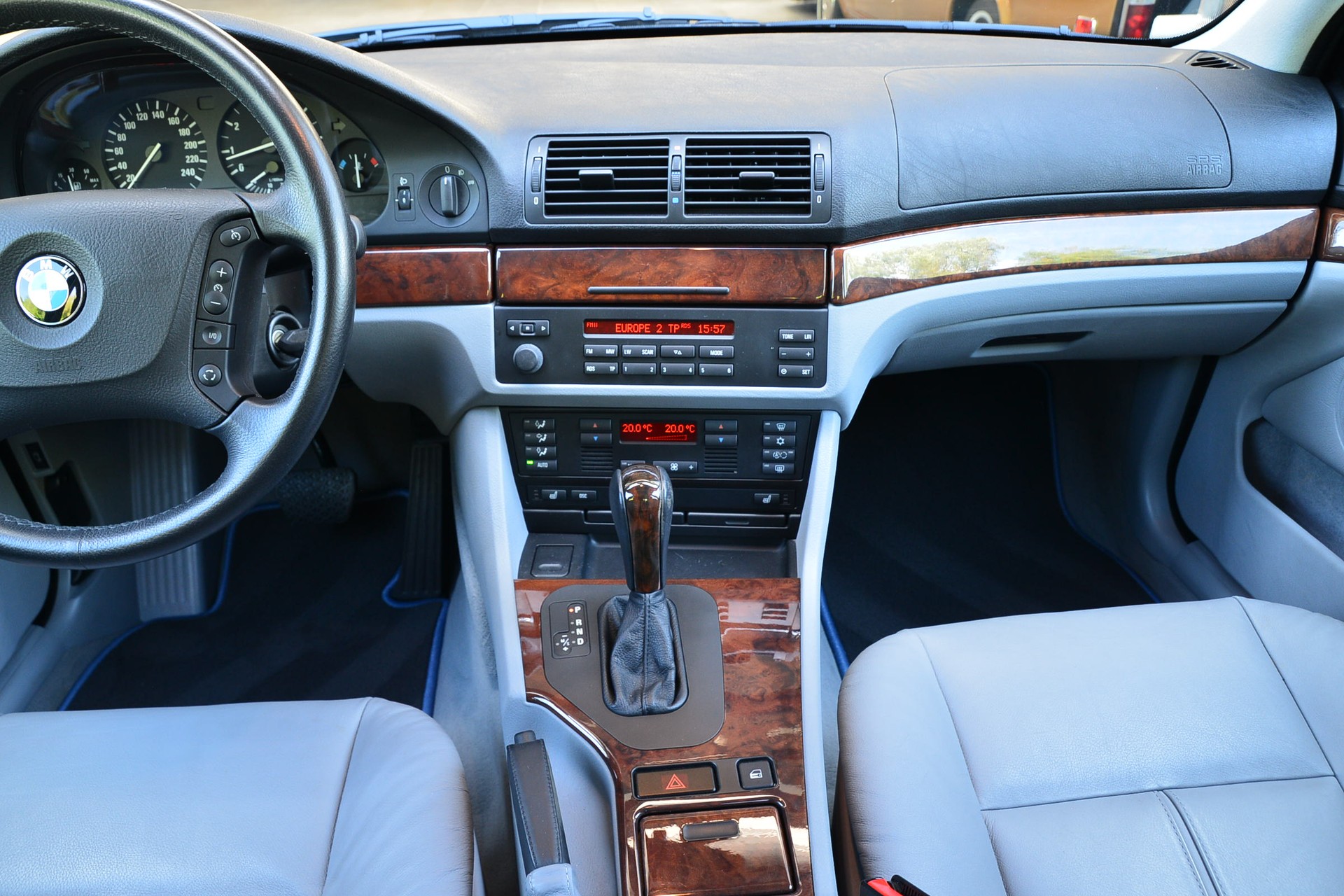 BMW 530i-image-12