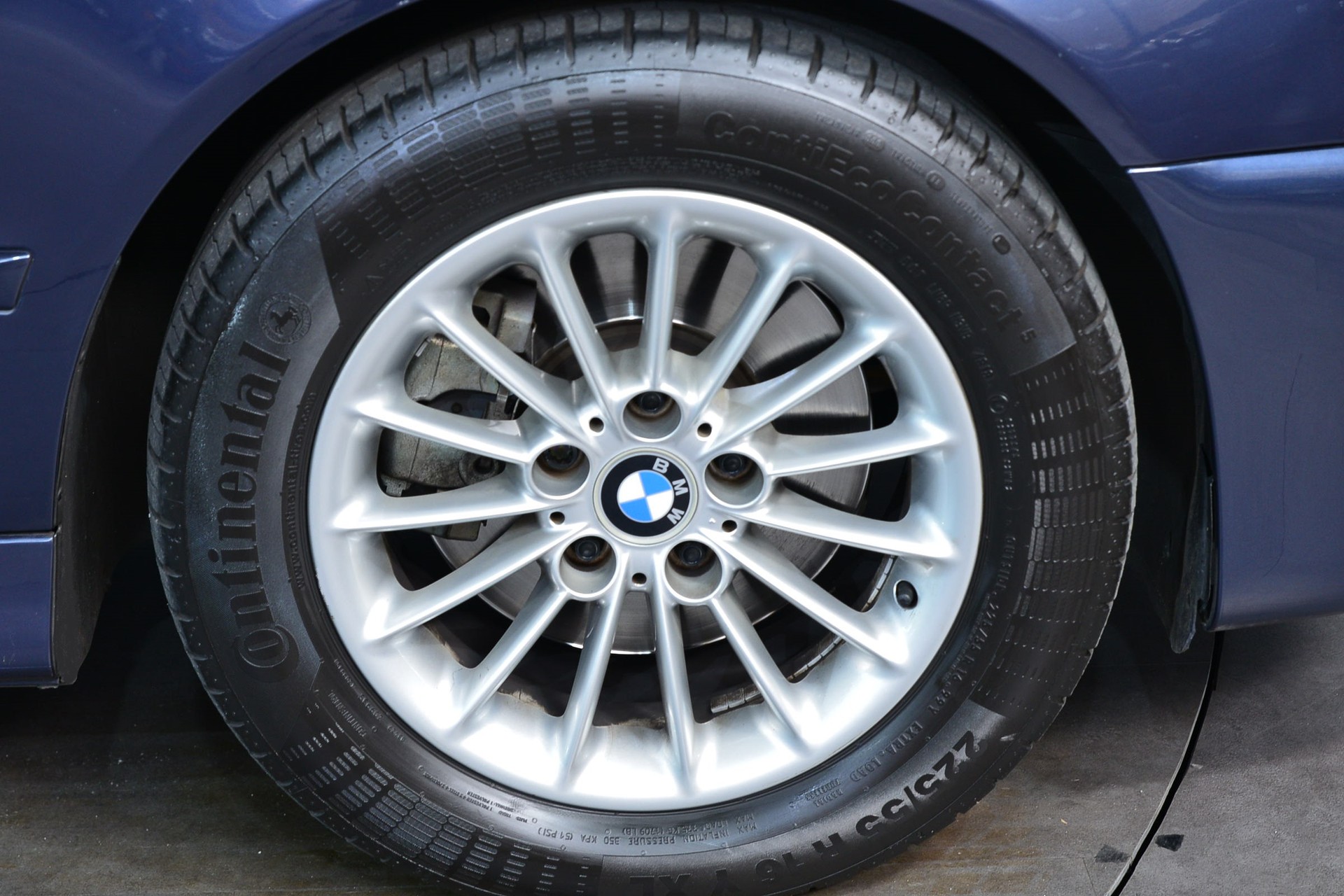 BMW 530i-image-13