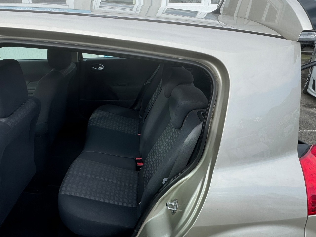 RENAULT Mégane 1.6 16V Business Automatic-image-9
