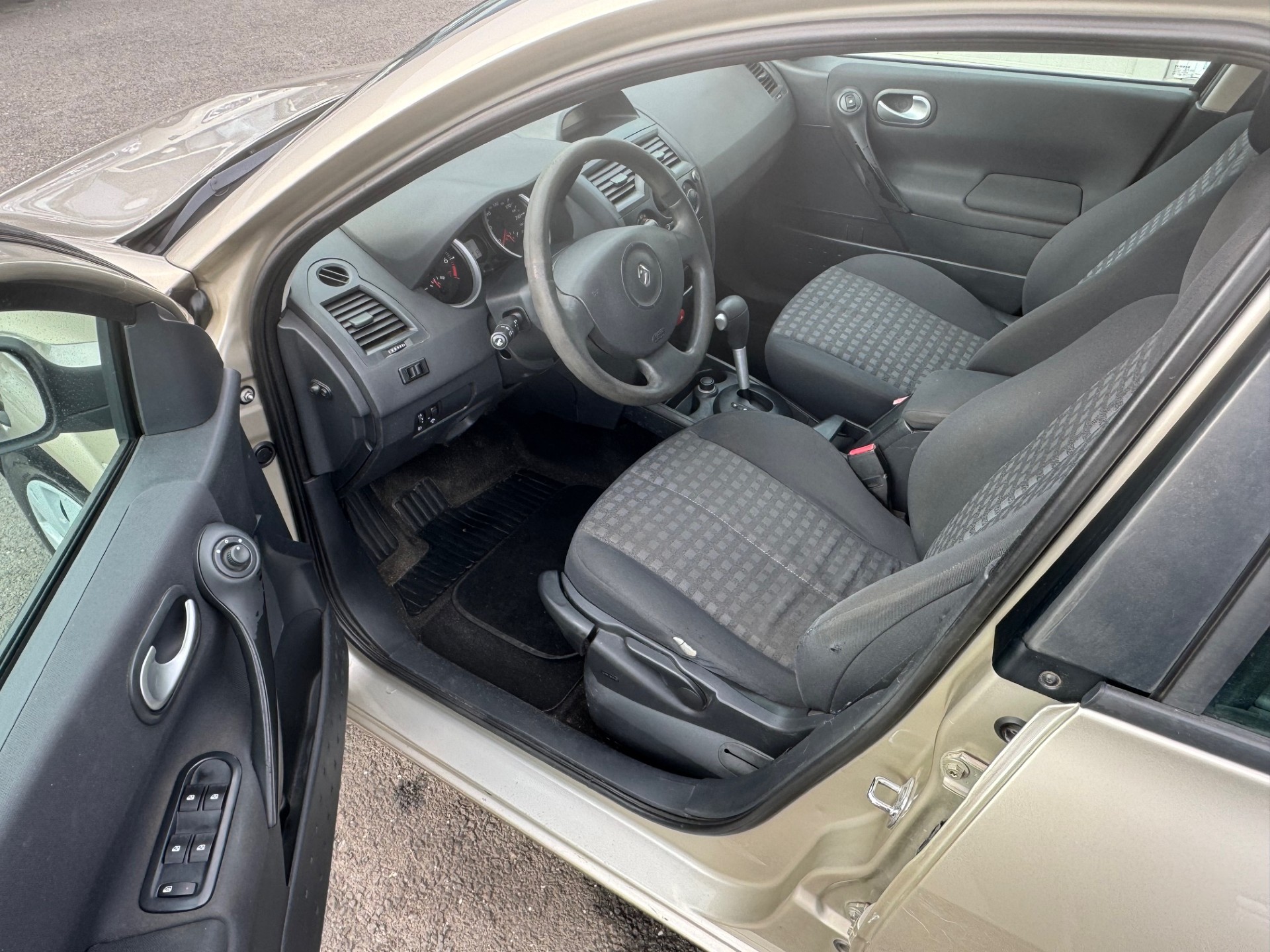 RENAULT Mégane 1.6 16V Business Automatic-image-7