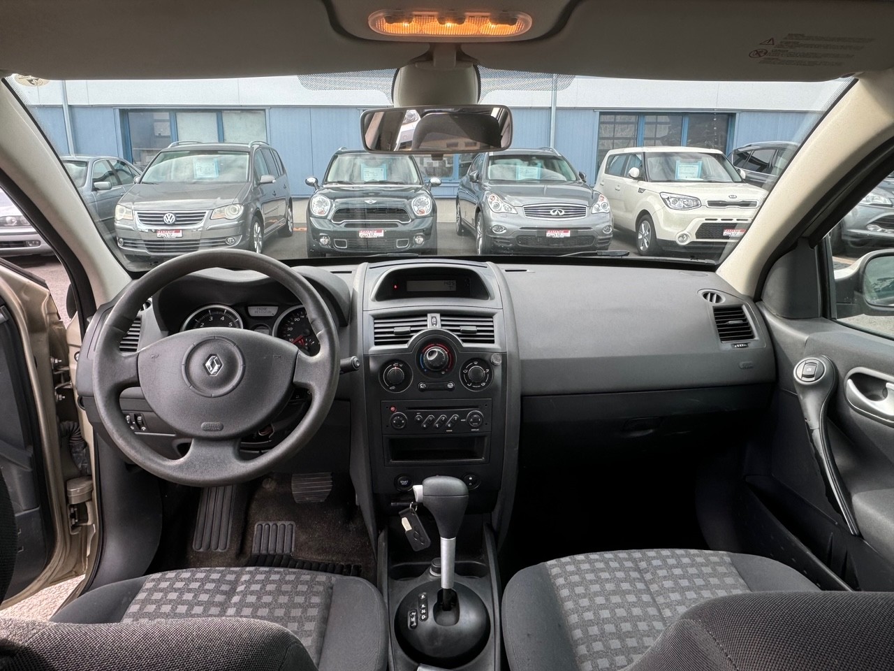 RENAULT Mégane 1.6 16V Business Automatic-image-10