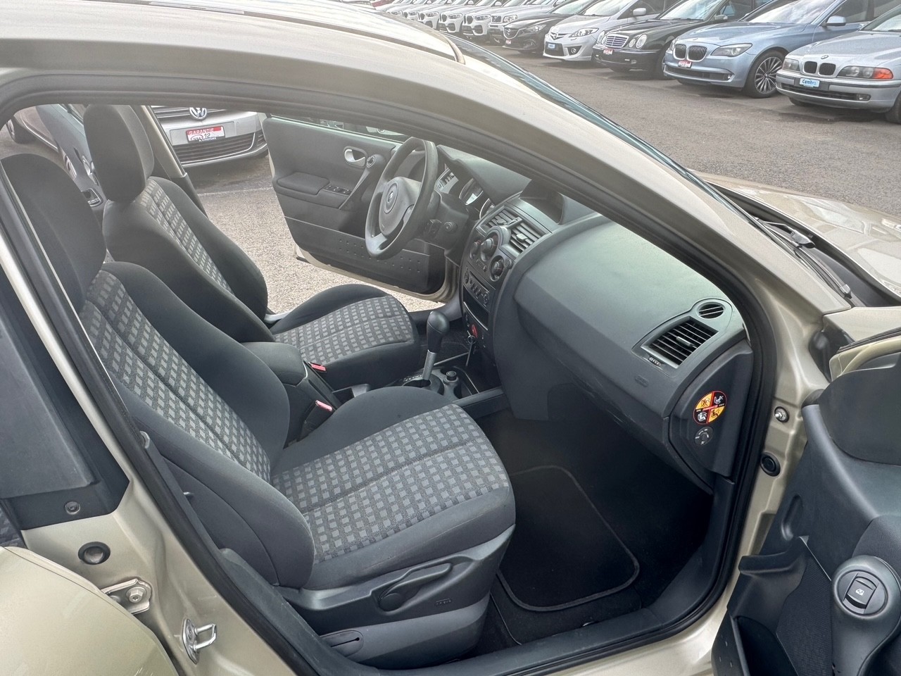 RENAULT Mégane 1.6 16V Business Automatic-image-12