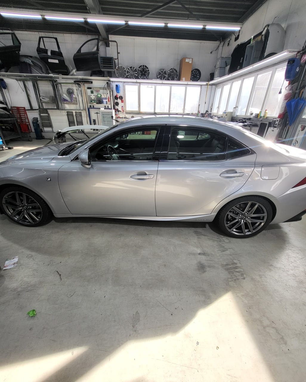 LEXUS IS 300h F-Sport Automatic-image-3
