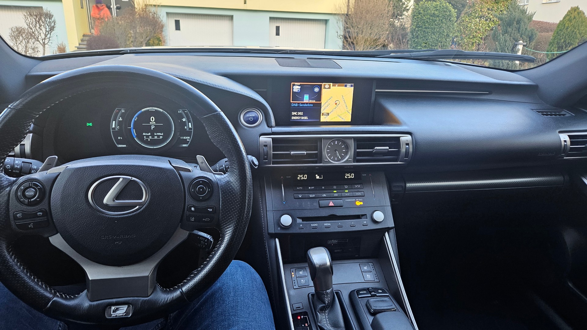 LEXUS IS 300h F-Sport Automatic-image-4