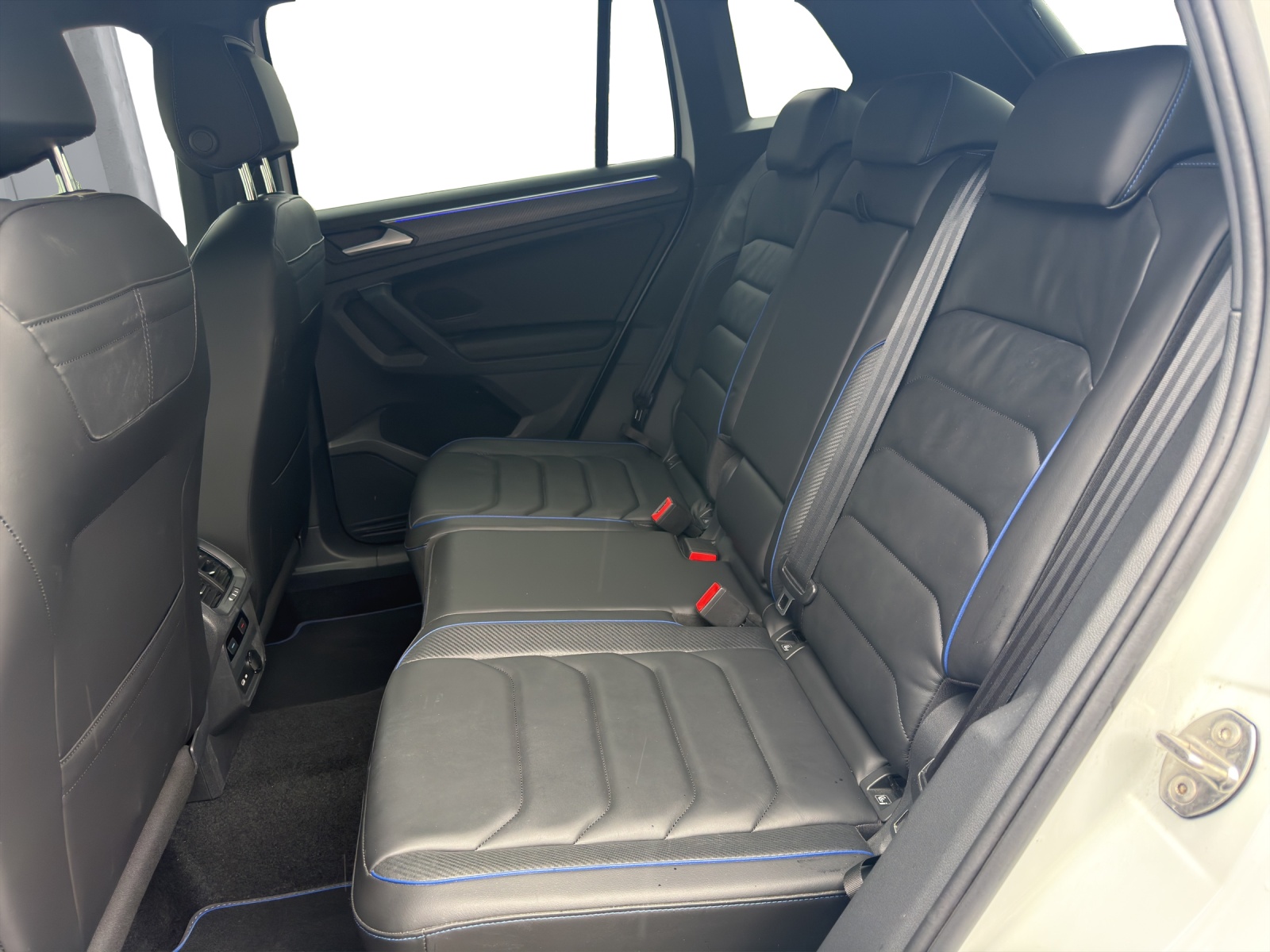 VW Tiguan 2.0TSI R 4Motion DSG-image-9