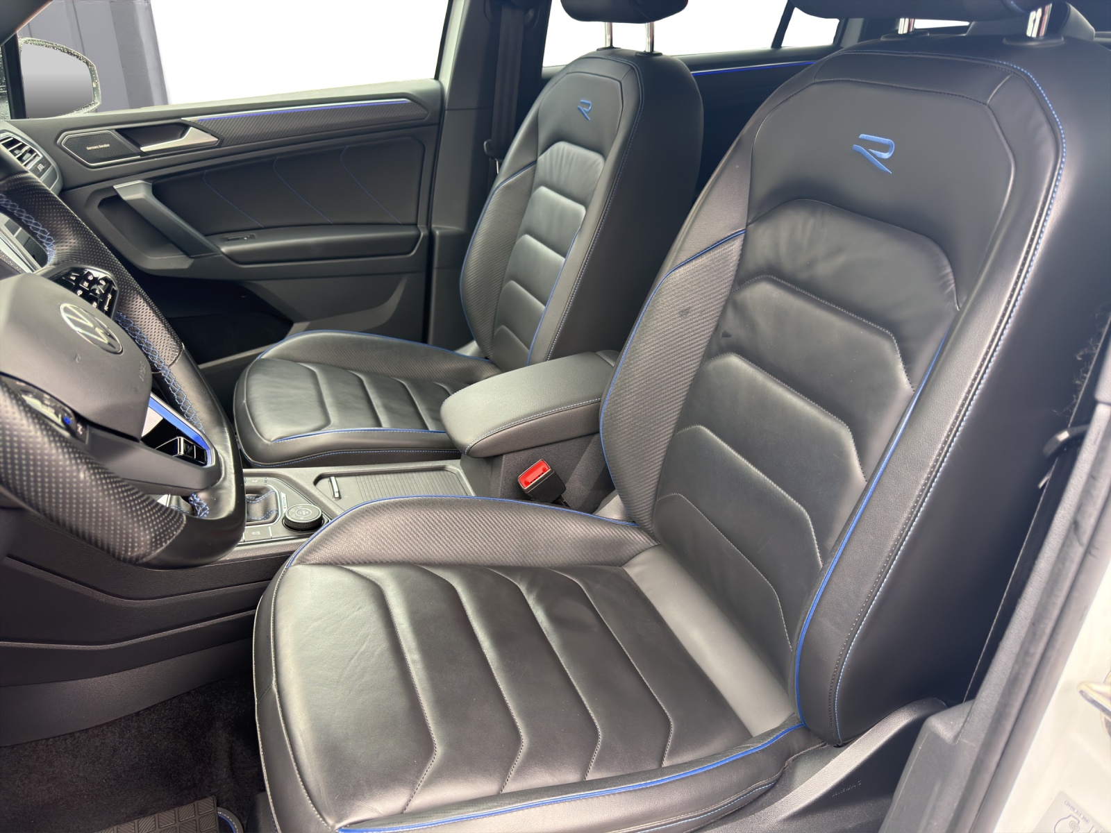 VW Tiguan 2.0TSI R 4Motion DSG-image-8