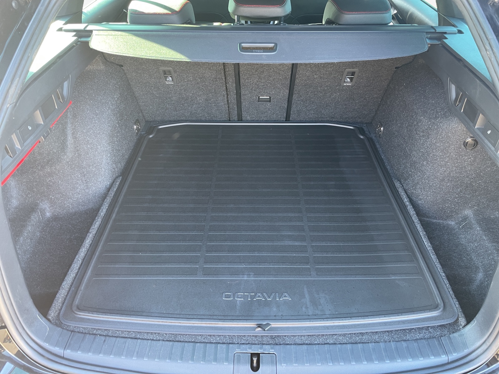 SKODA Octavia Combi 2.0 TSI DSG RS-image-12
