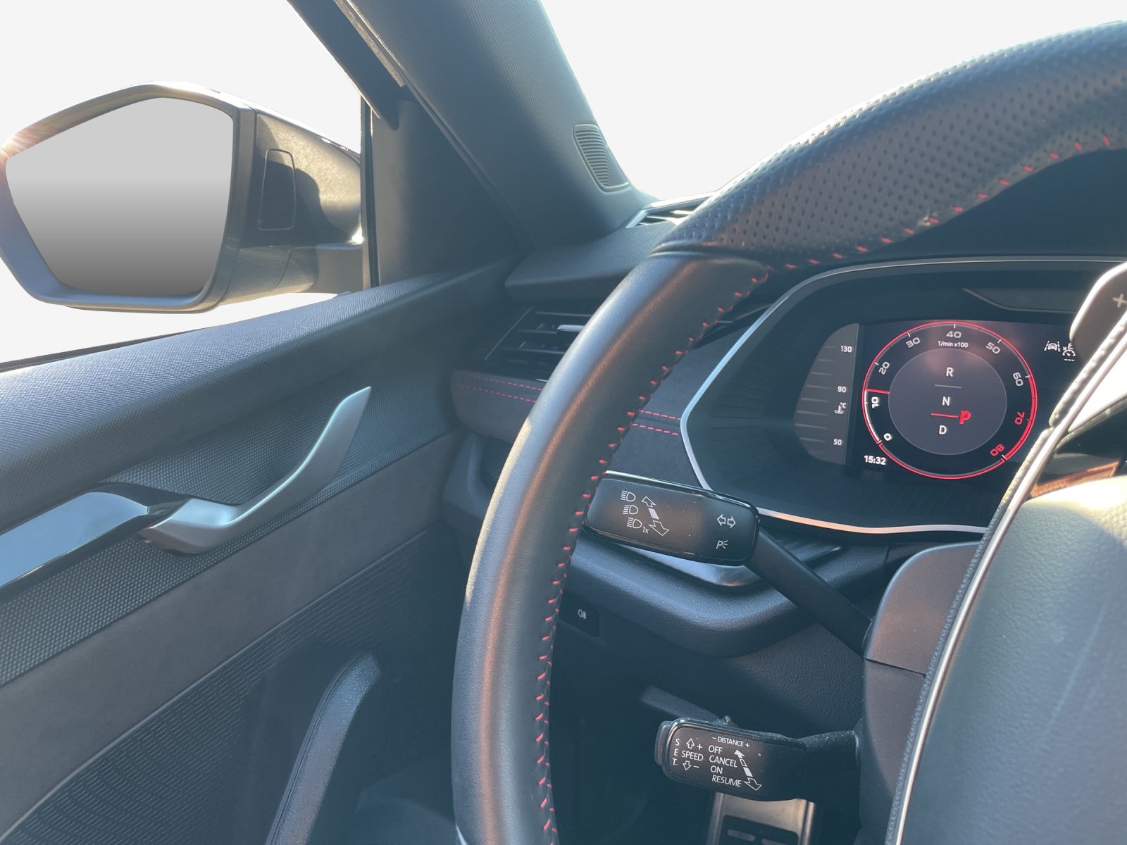 SKODA Octavia Combi 2.0 TSI DSG RS-image-13