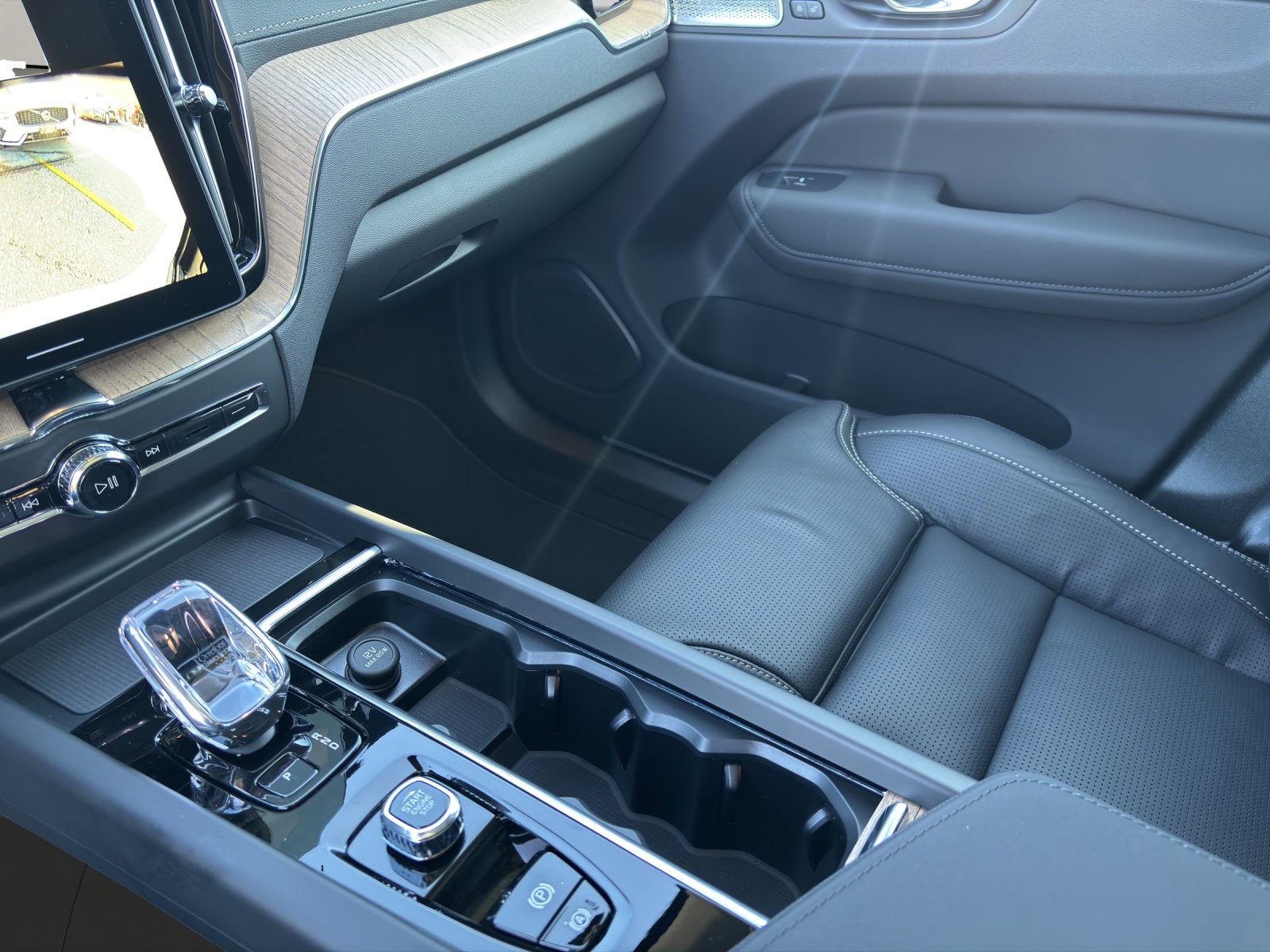 VOLVO XC60 2.0 T6 TE Ultra Dark eAWD-image-13