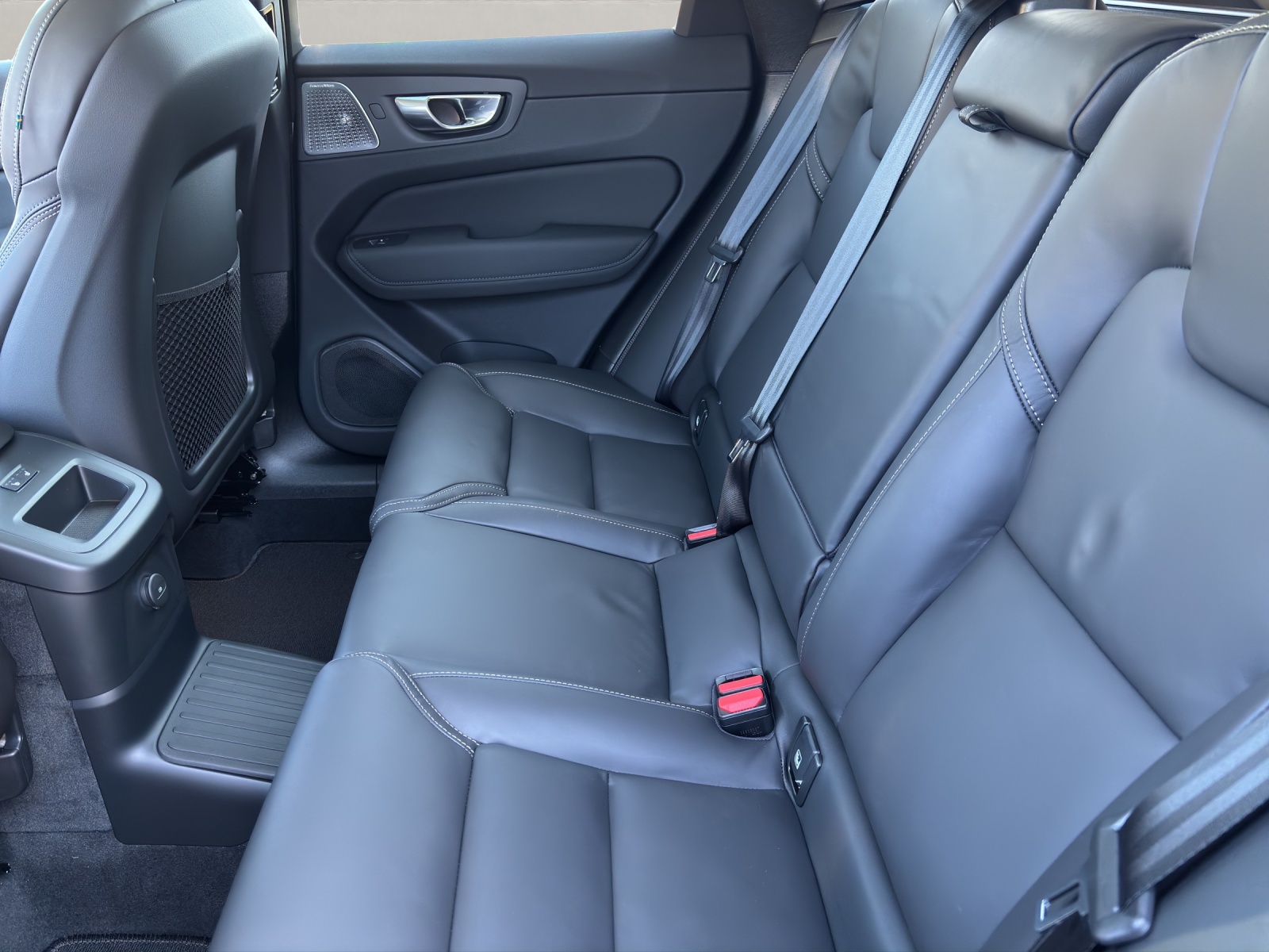VOLVO XC60 2.0 T6 TE Ultra Dark eAWD-image-4