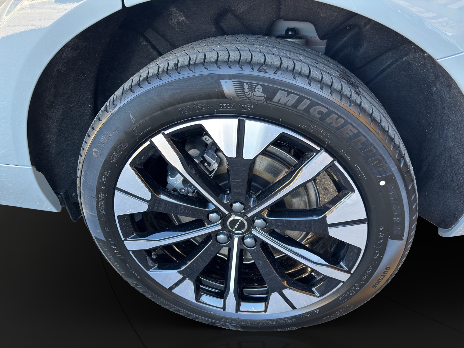 VOLVO XC60 2.0 T6 TE Ultra Dark eAWD-image-1