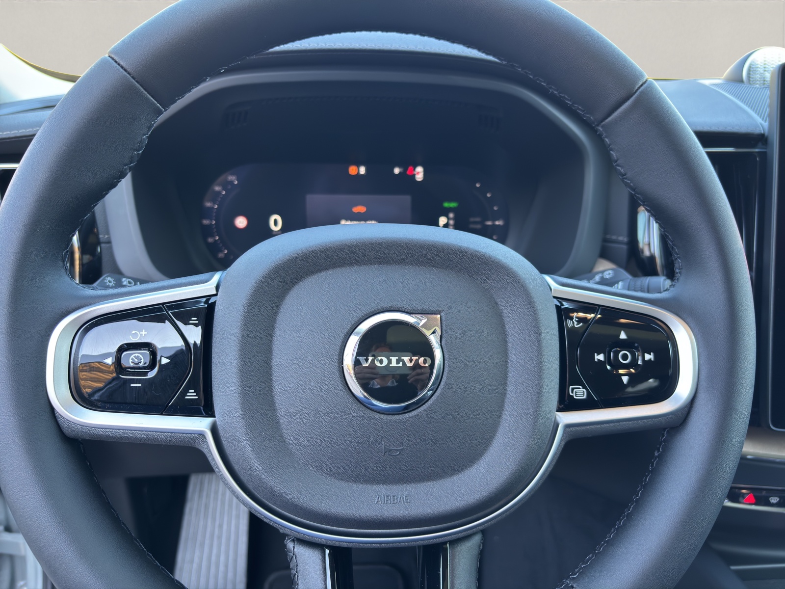 VOLVO XC60 2.0 T6 TE Ultra Dark eAWD-image-11