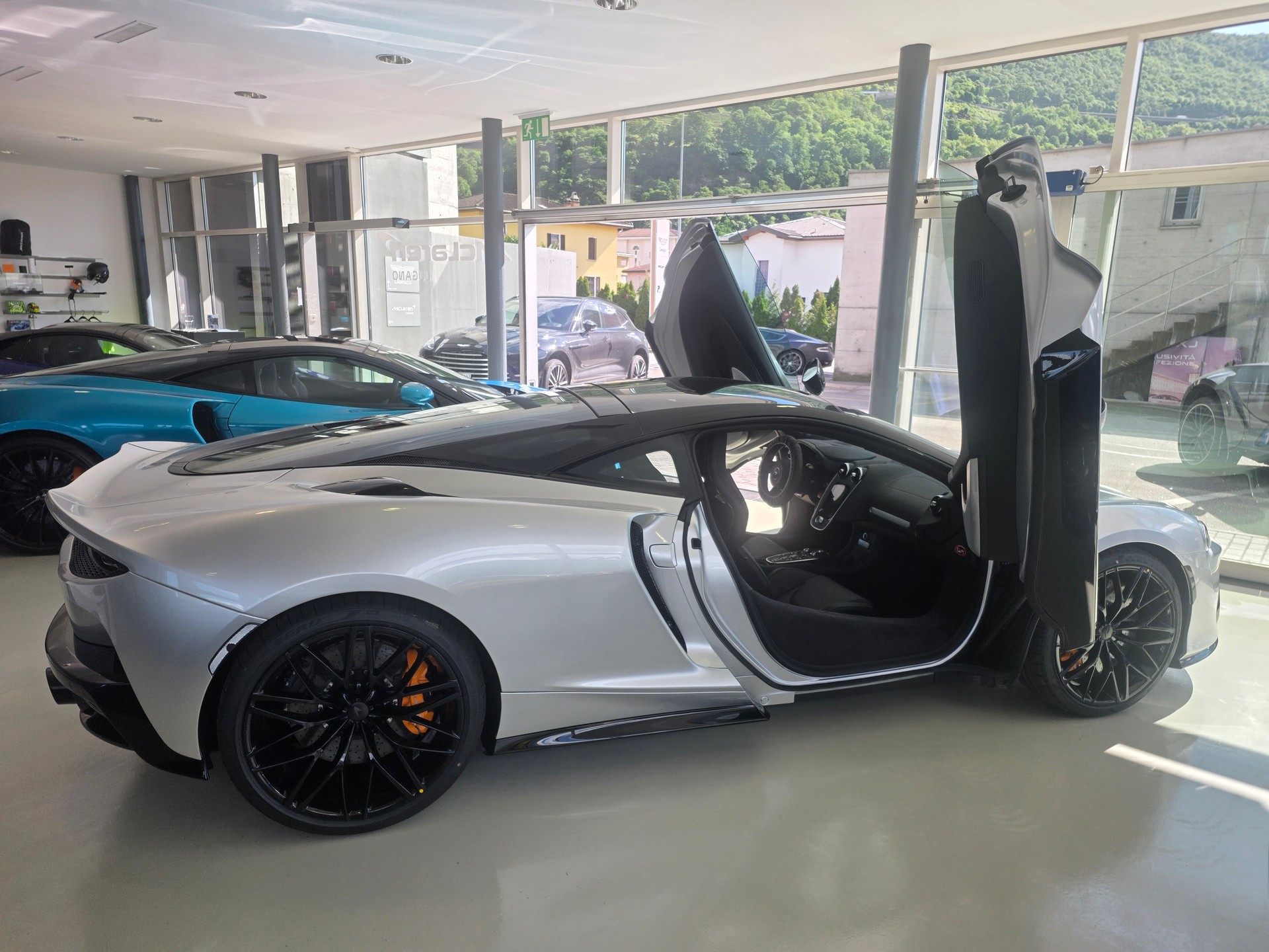 McLAREN NEW GTS 635cv-image-8