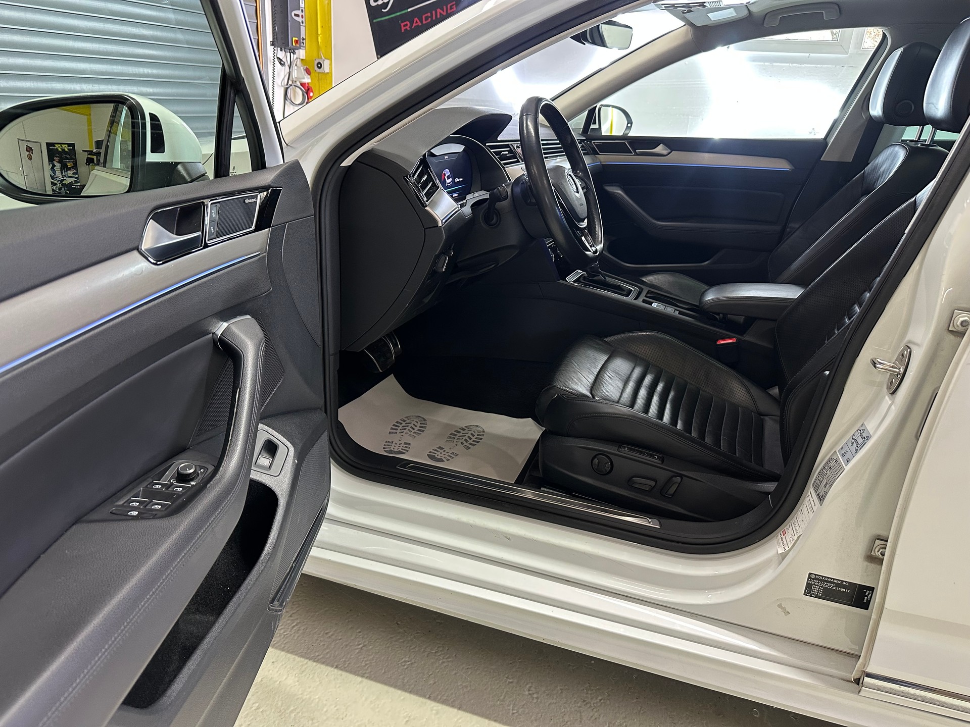 VW Passat 2.0 TSI BMT Sport DSG-image-8