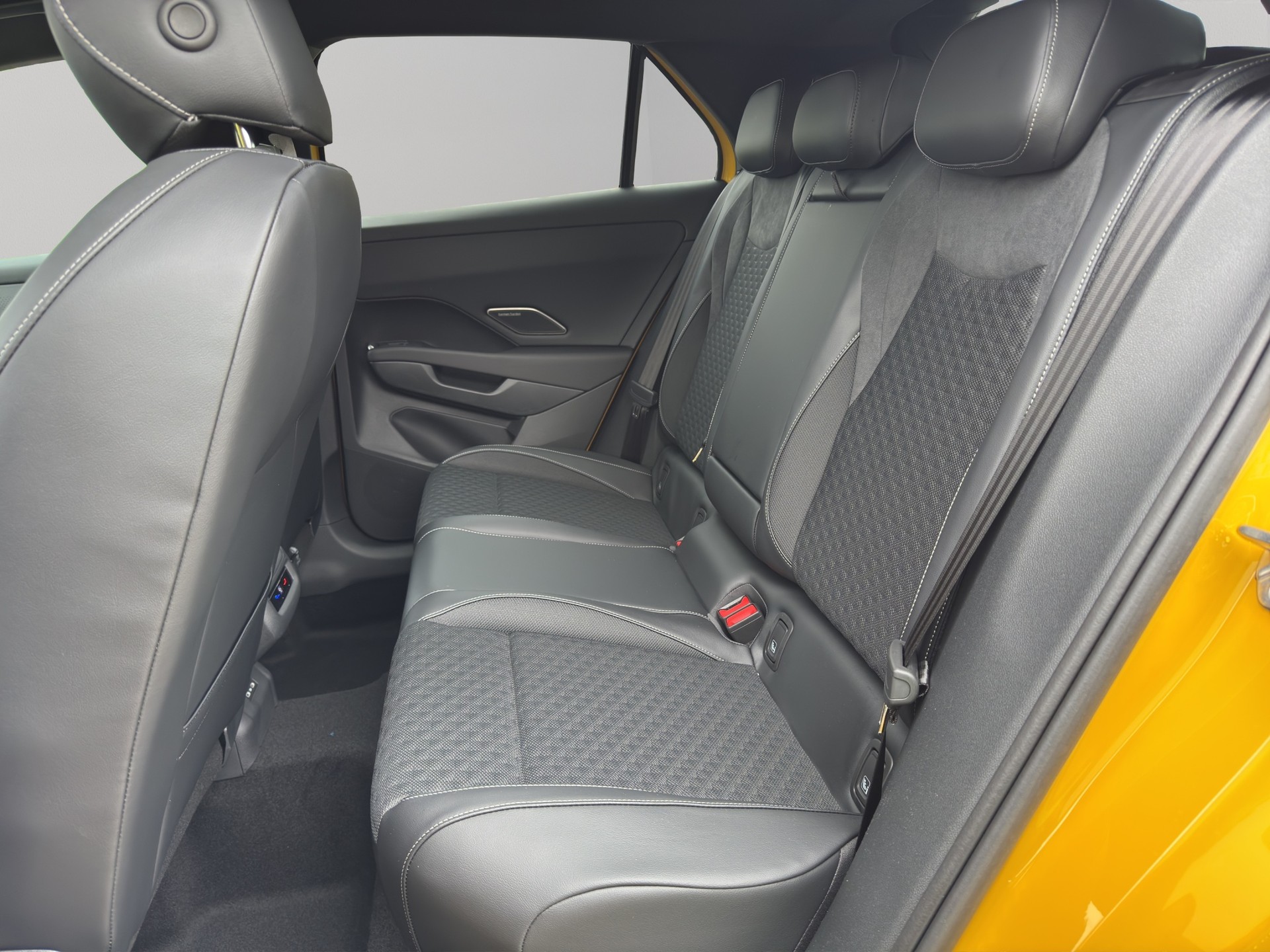 VW T-Roc 1.5 eTSI mHEV R-Line DSG-image-9