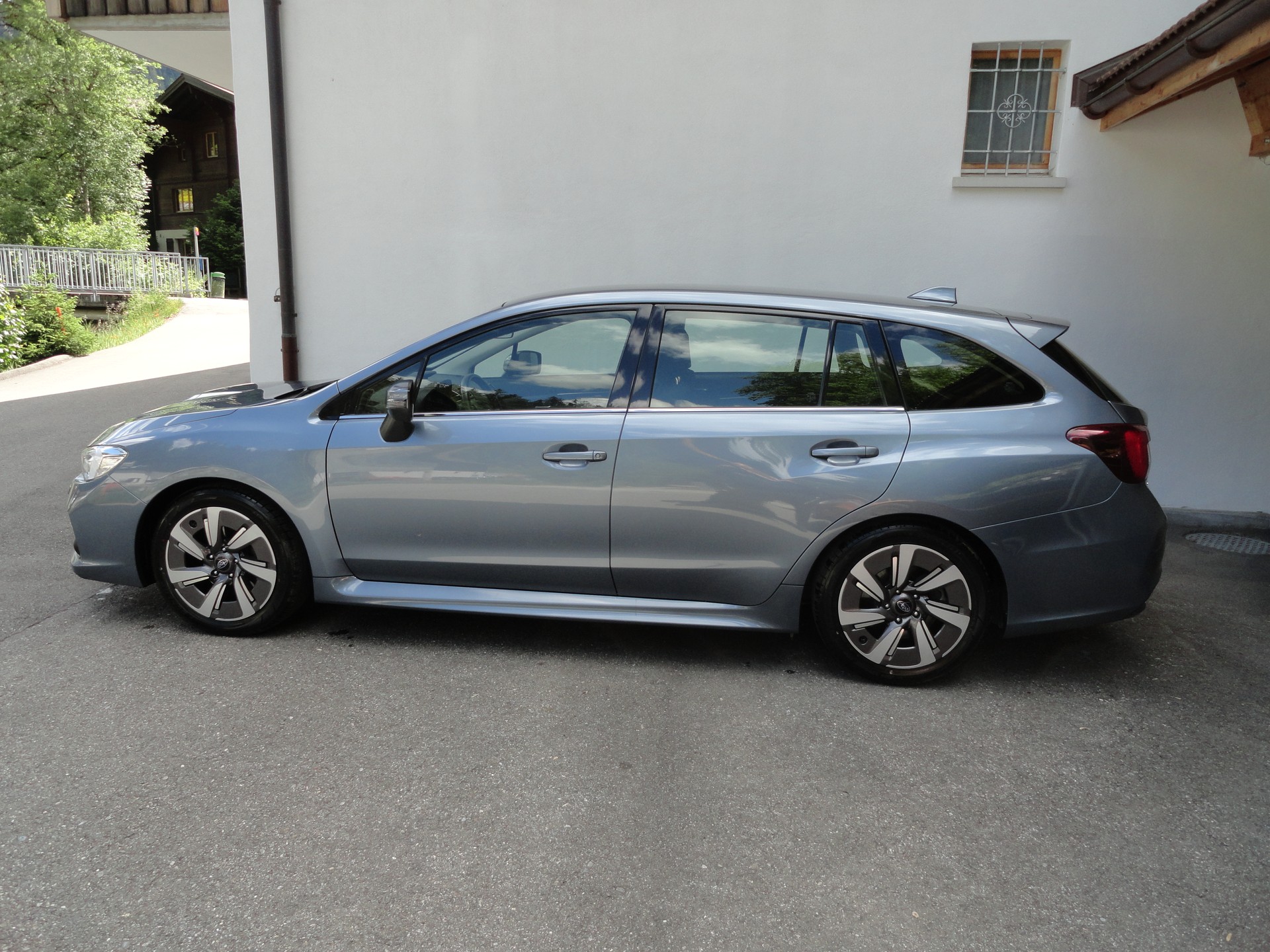 SUBARU Levorg 1.6DIT Advantage AWD Lineartronic-image-3