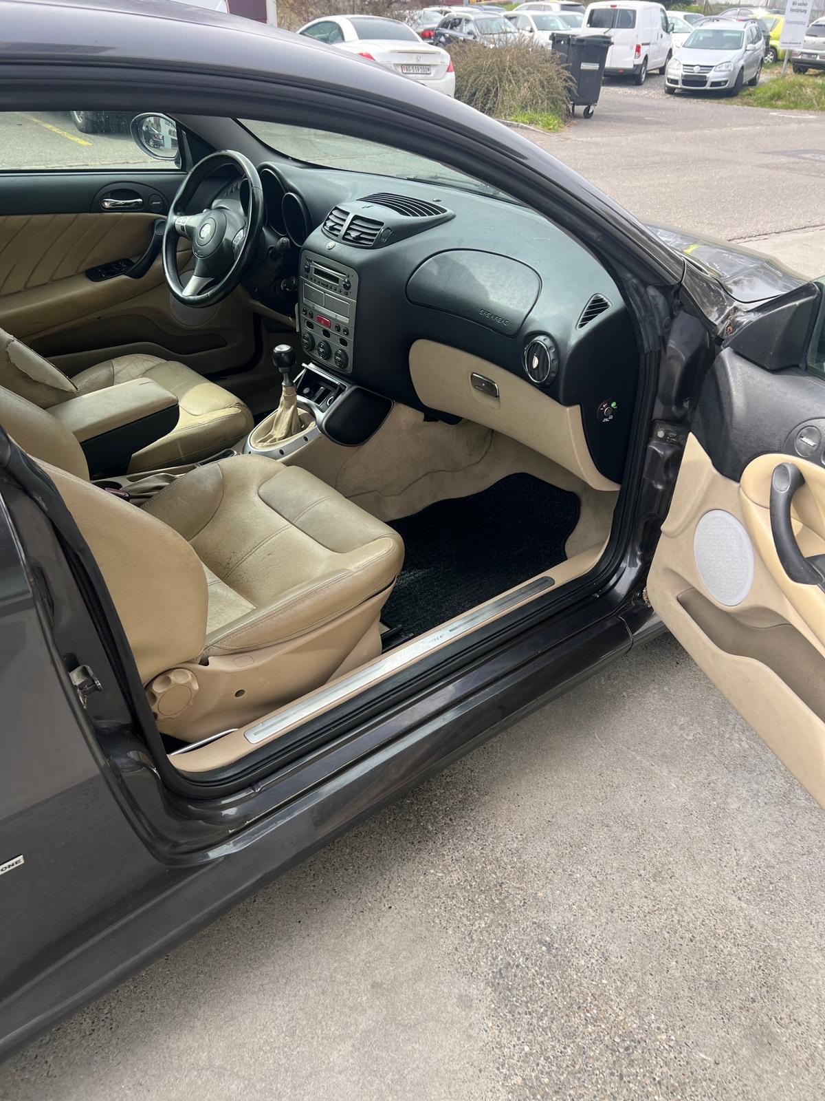 ALFA ROMEO GT 1.9 JTD Progression-image-4