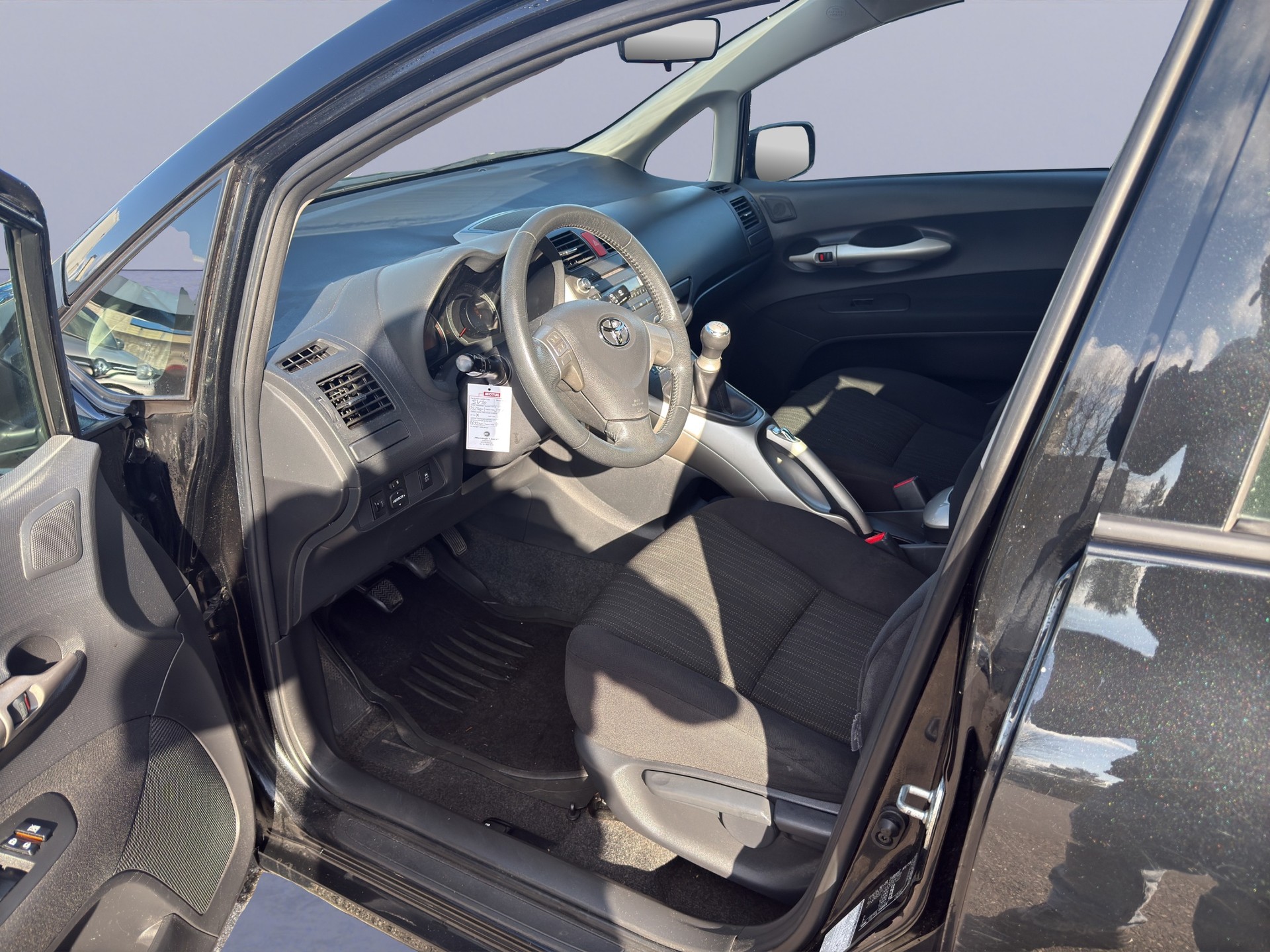 TOYOTA Auris 1.4 Linea Terra-image-9