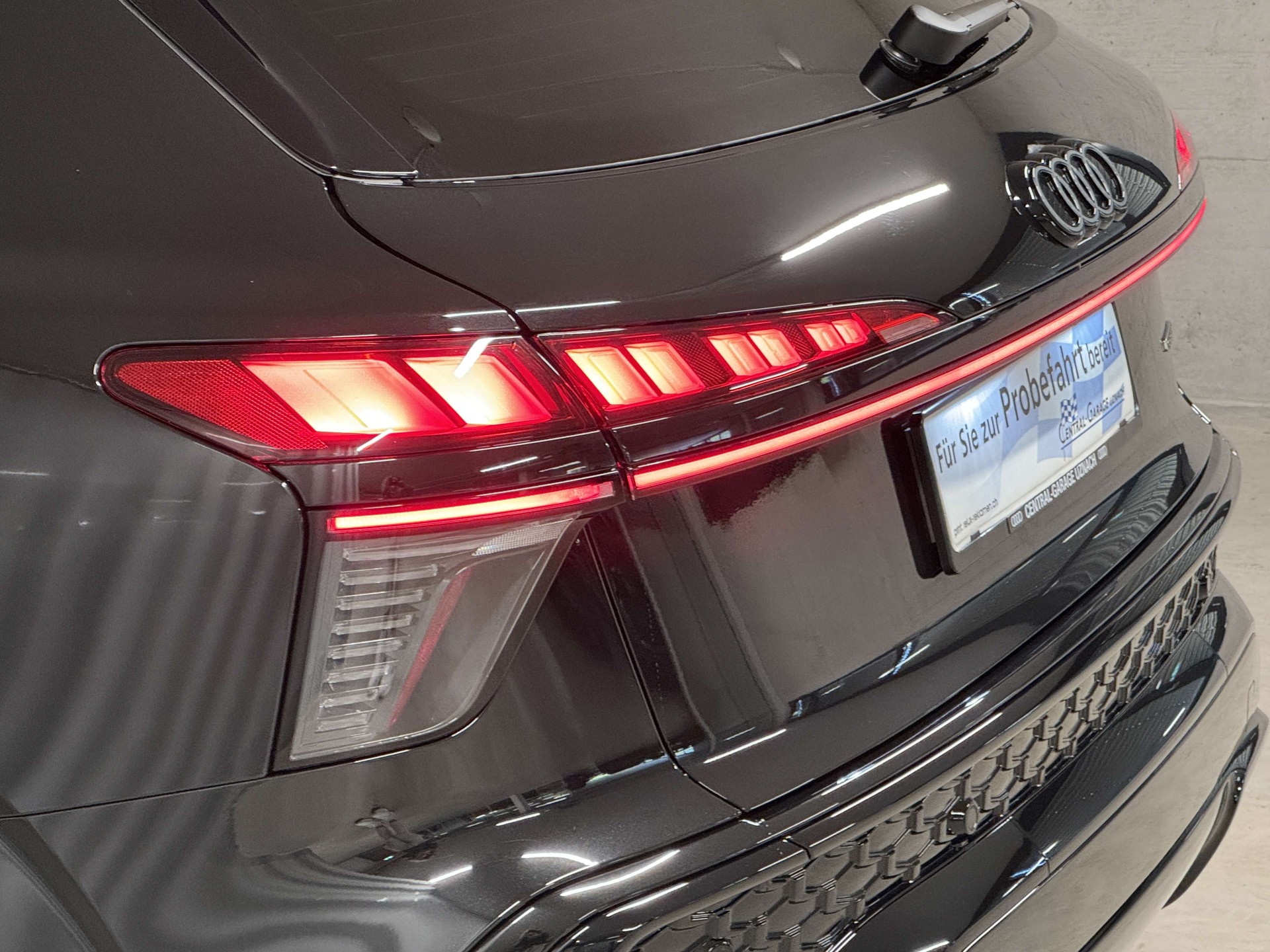 AUDI Q3 SUV TFSI quattro 150 kW S tronic-image-4