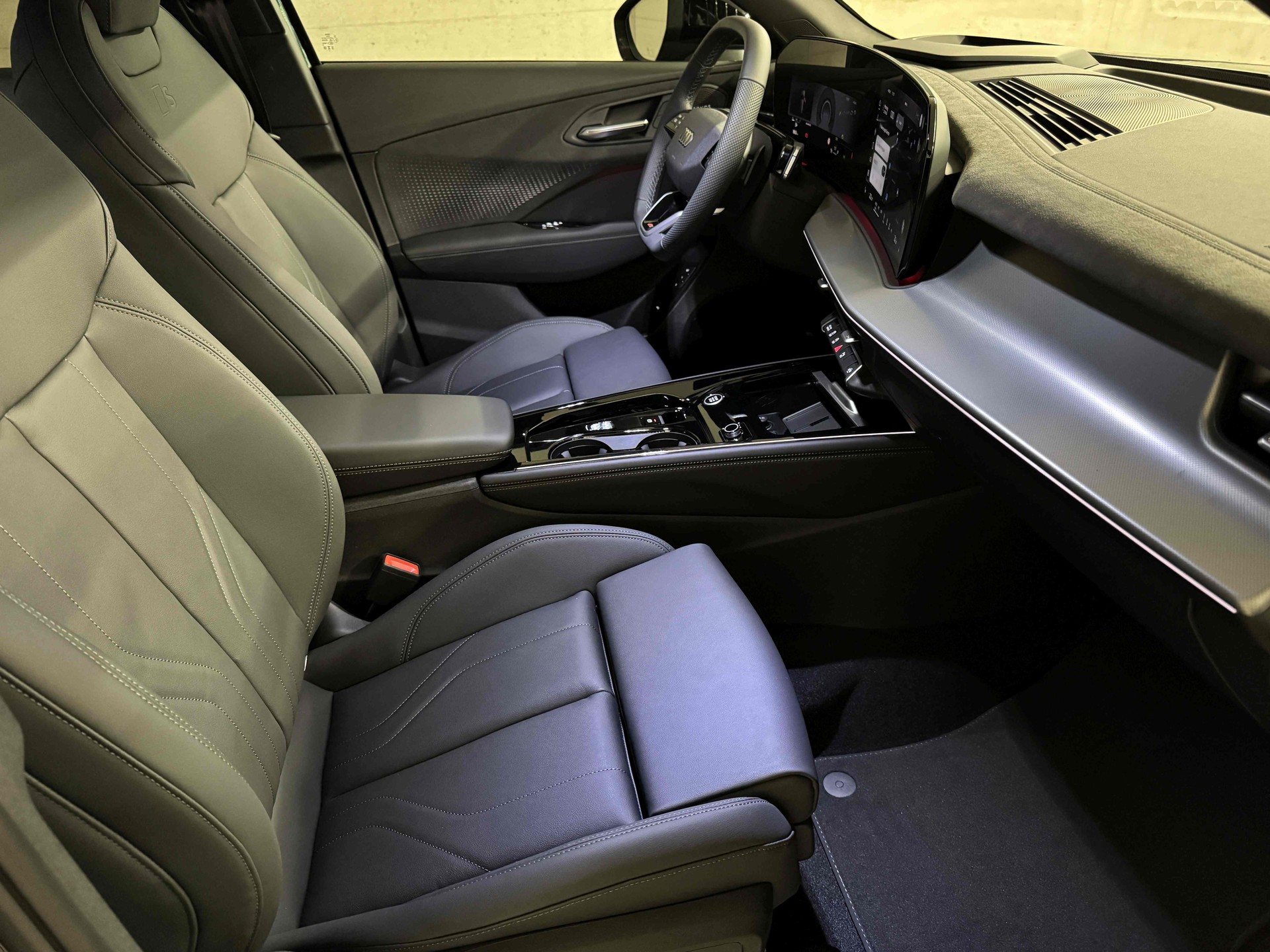 AUDI Q3 SUV TFSI quattro 150 kW S tronic-image-12