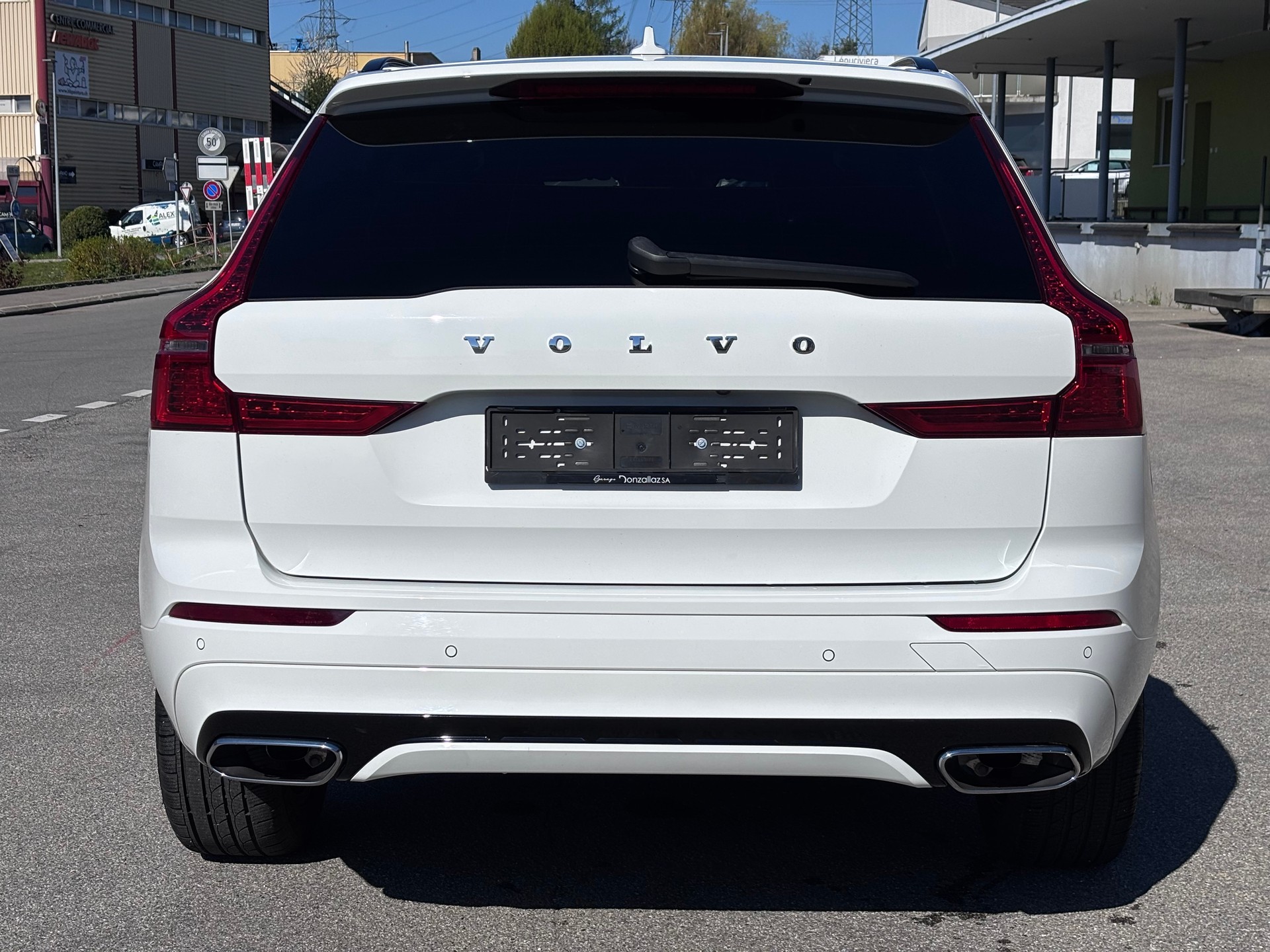 VOLVO XC60 B4 Diesel Mild Hybrid AWD R-Design Geartronic-image-8