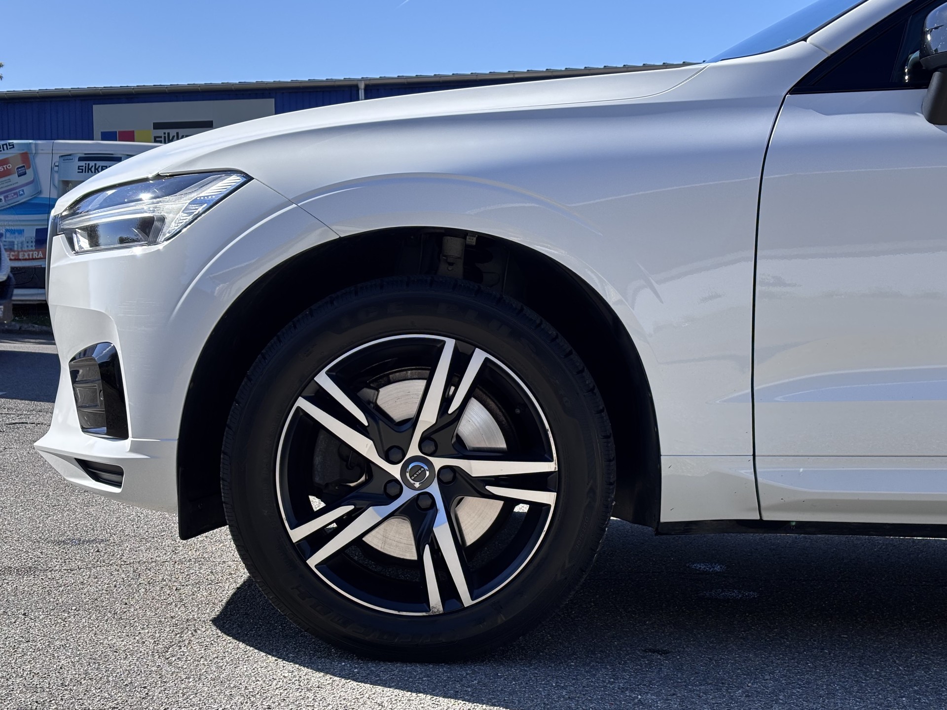 VOLVO XC60 B4 Diesel Mild Hybrid AWD R-Design Geartronic-image-5