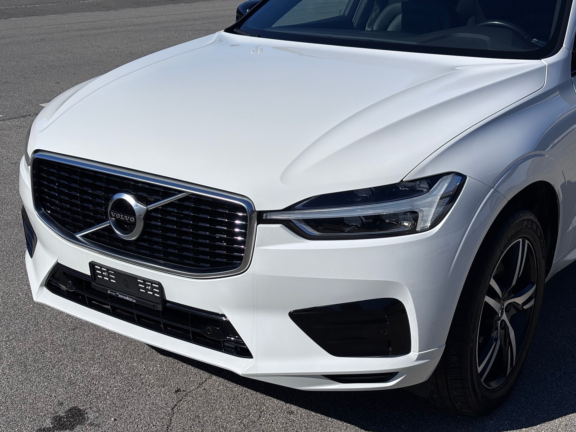 VOLVO XC60 B4 Diesel Mild Hybrid AWD R-Design Geartronic-image-1
