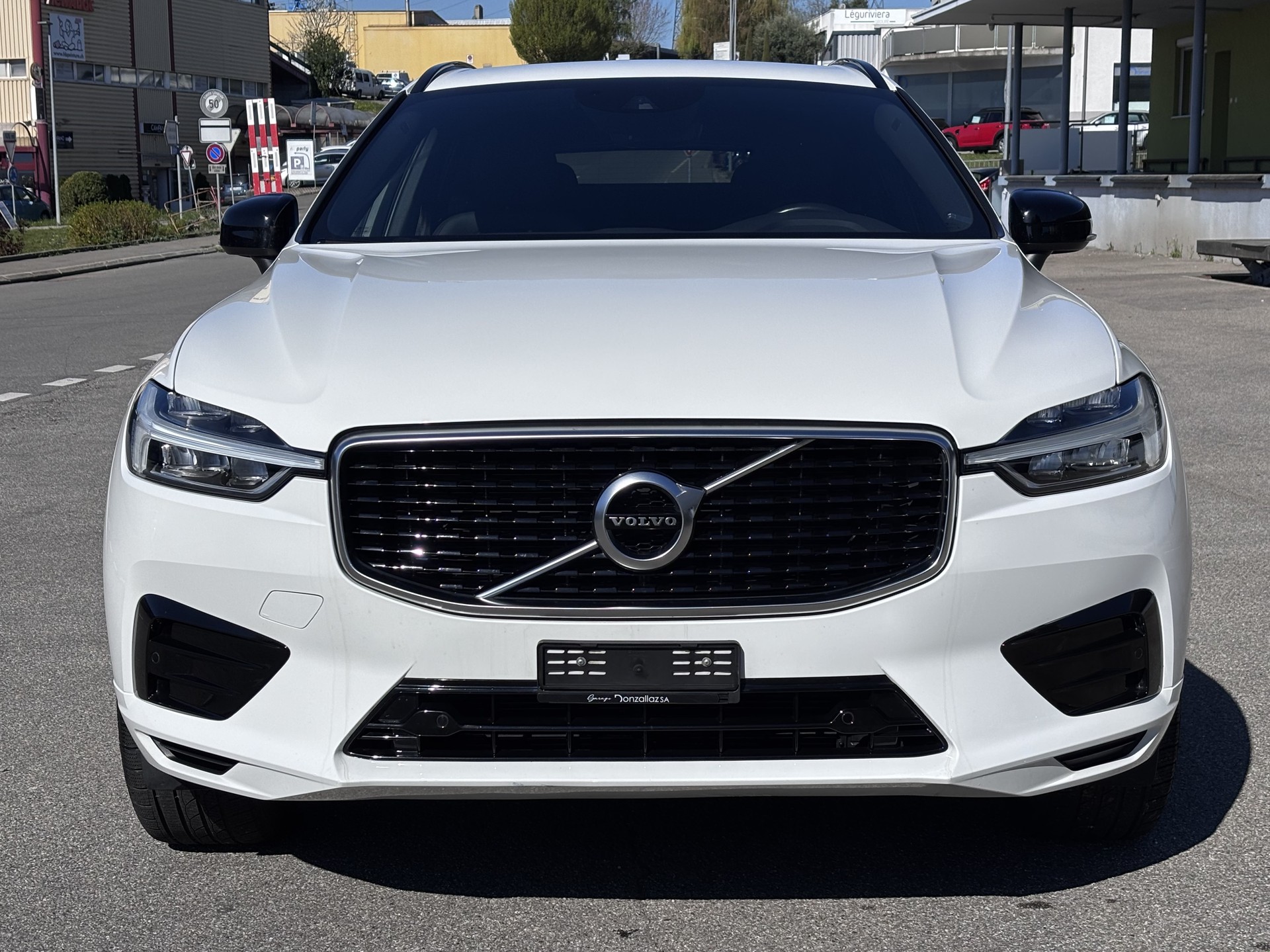 VOLVO XC60 B4 Diesel Mild Hybrid AWD R-Design Geartronic-image-2
