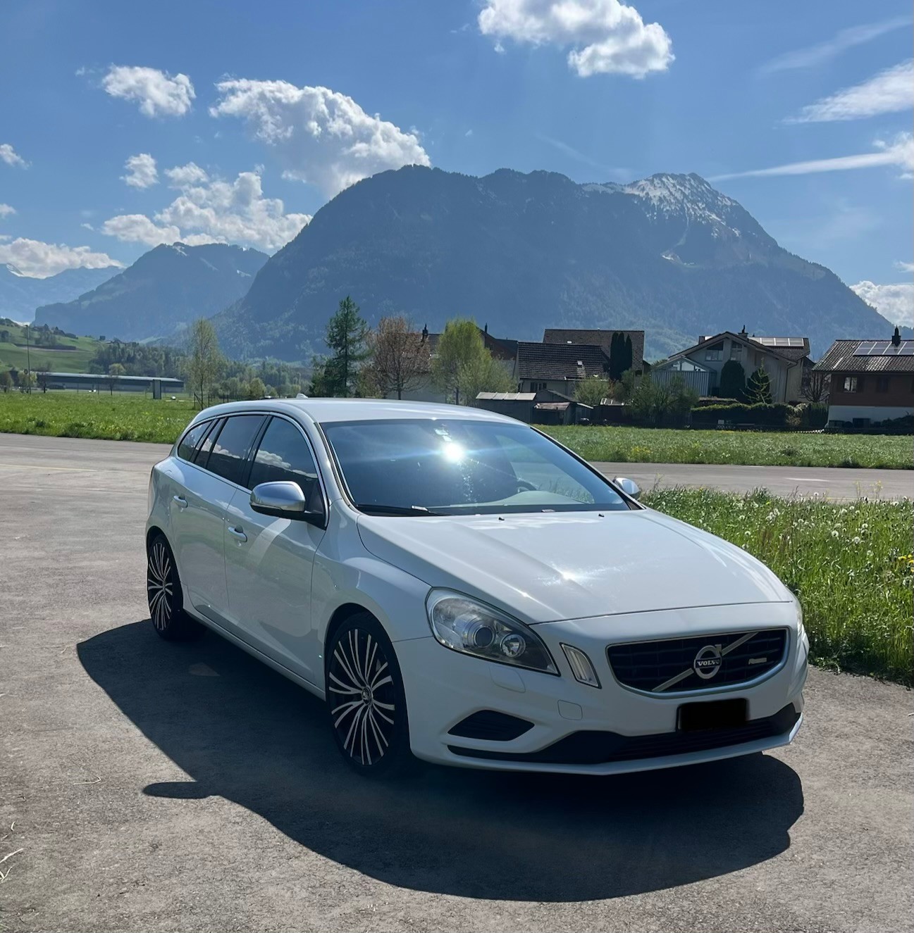 VOLVO V60 T5 R-Design-image-3