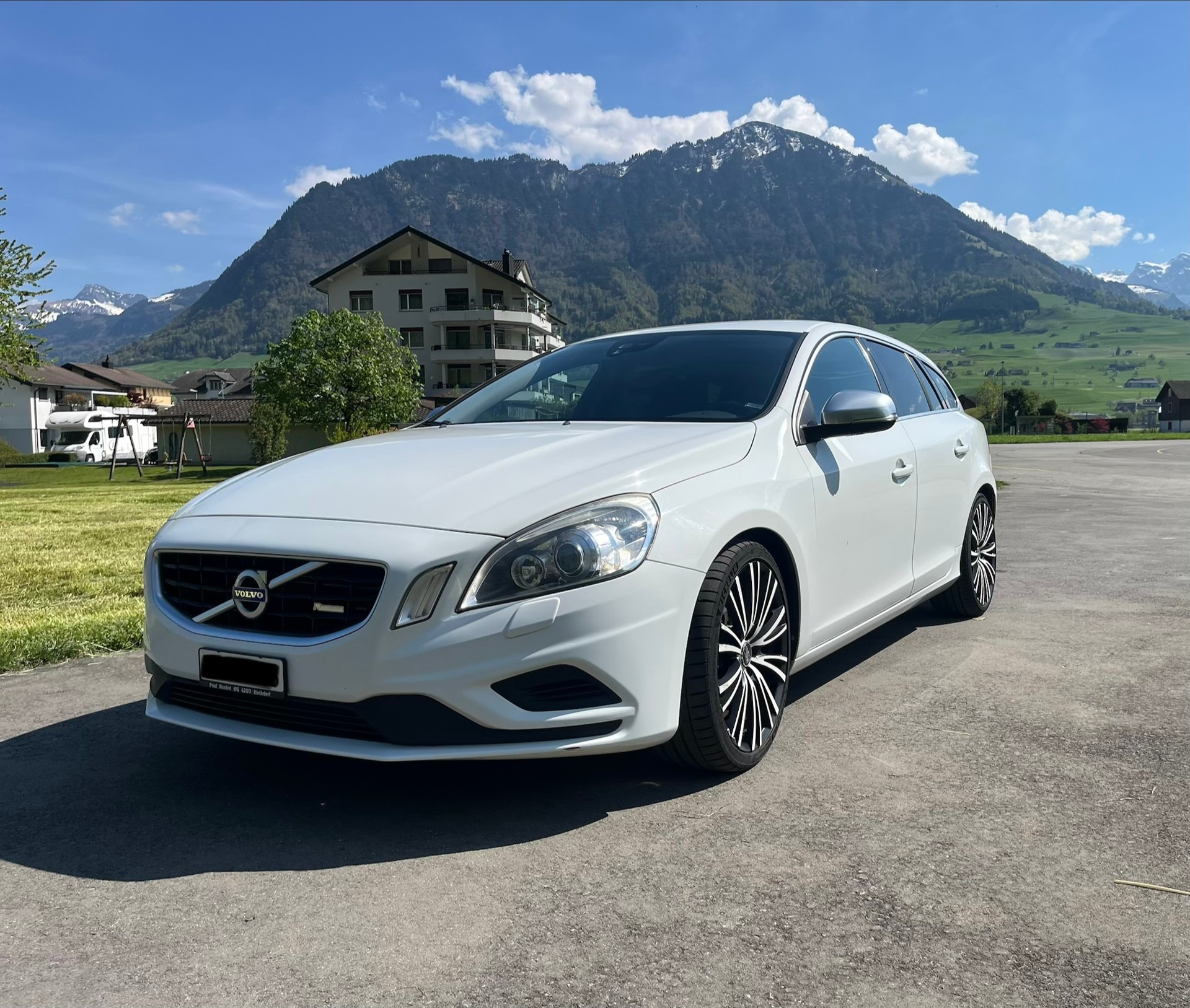 VOLVO V60 T5 R-Design-image-2