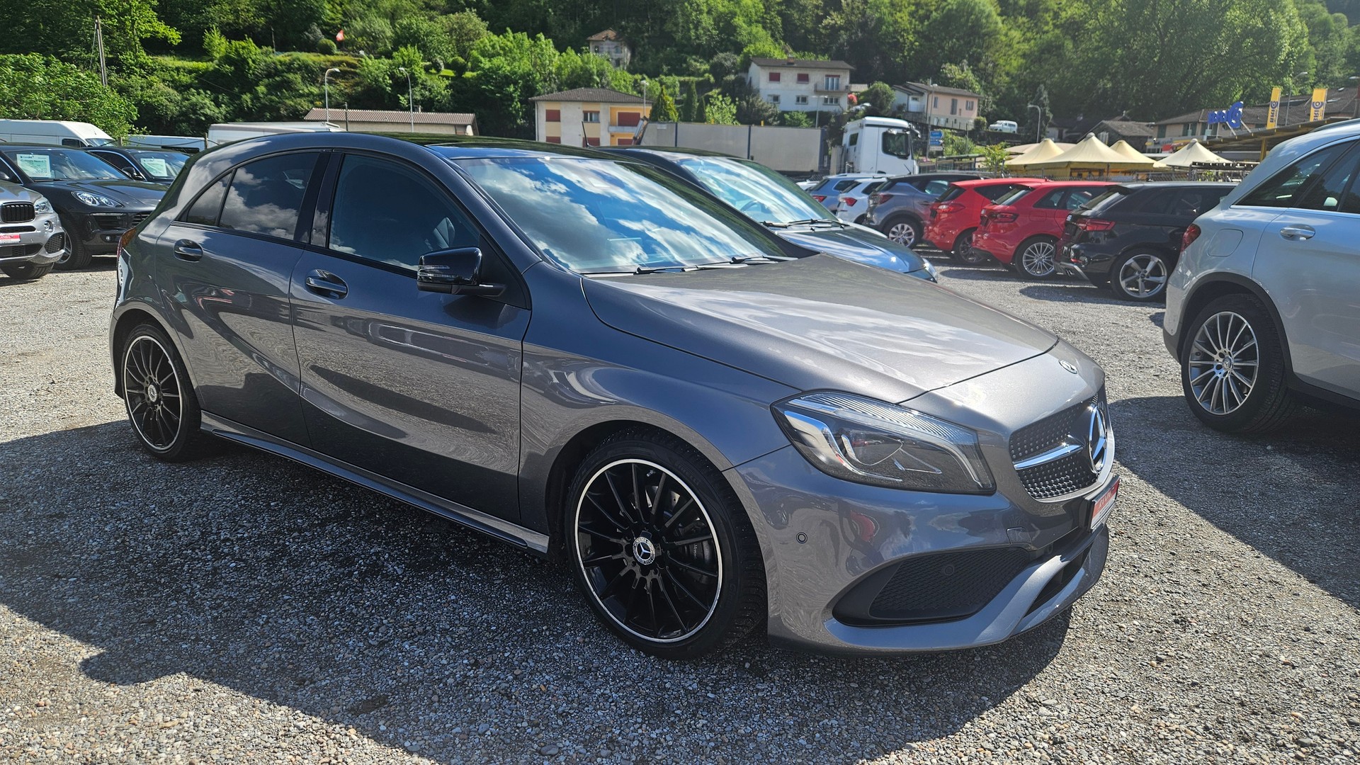 MERCEDES-BENZ A 220 AMG Line 4Matic 7G-DCT-image-4
