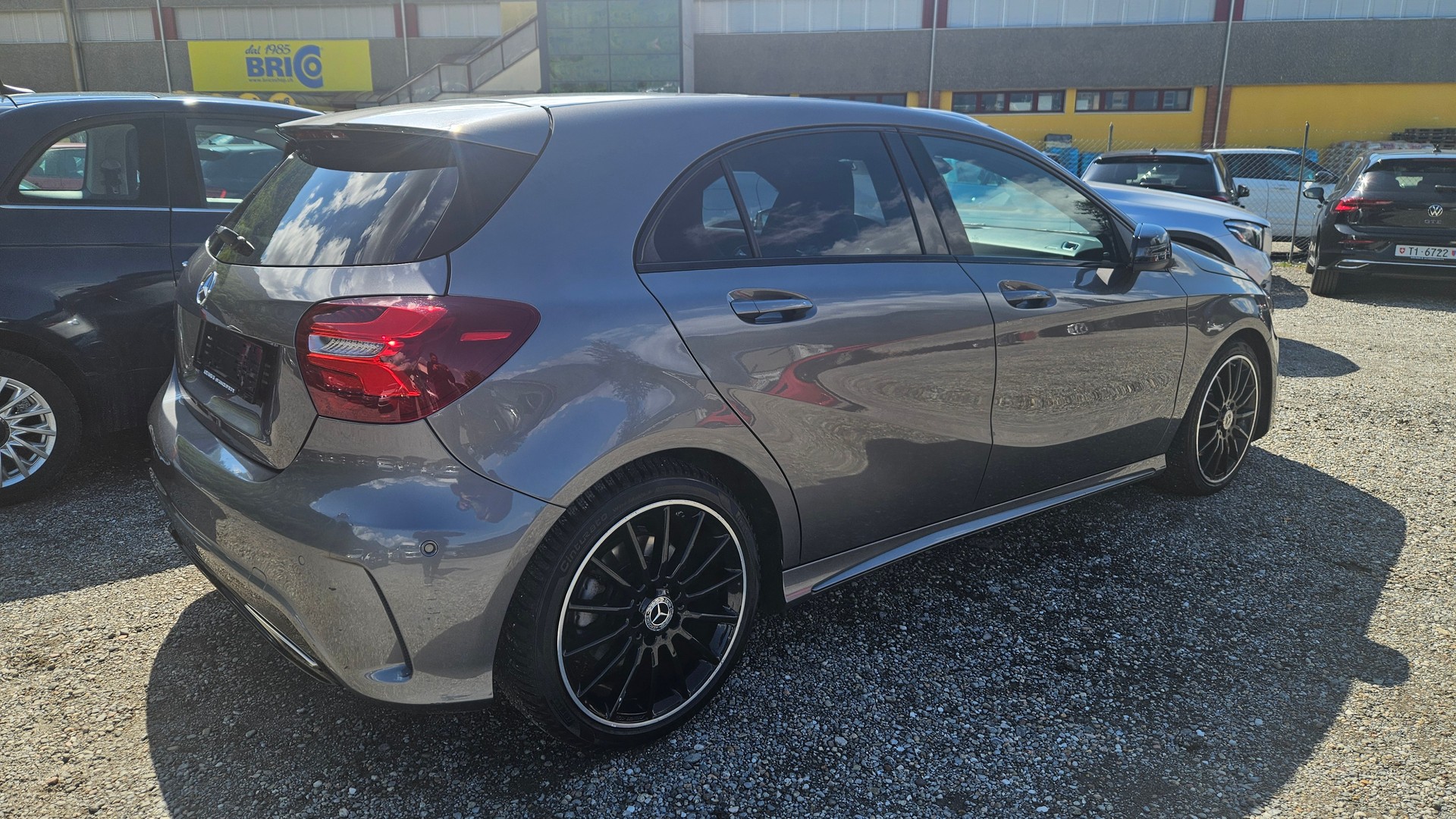MERCEDES-BENZ A 220 AMG Line 4Matic 7G-DCT-image-3