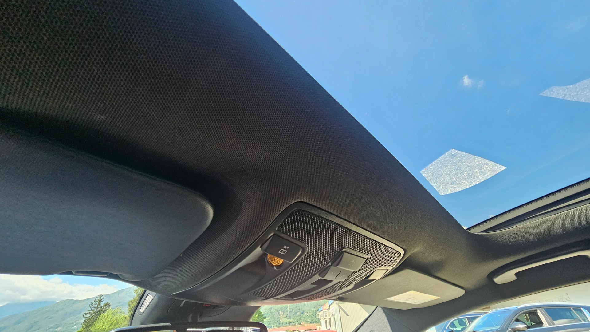 MERCEDES-BENZ A 220 AMG Line 4Matic 7G-DCT-image-8