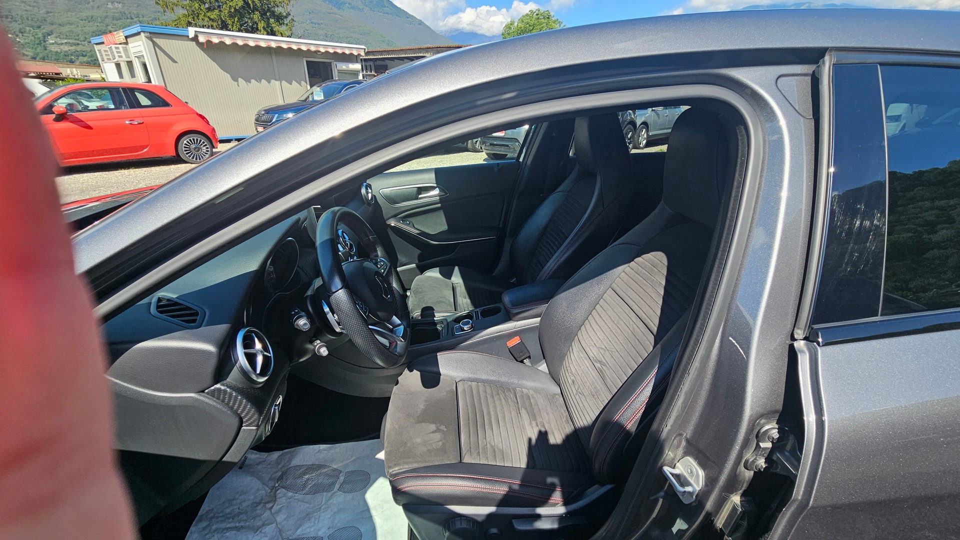 MERCEDES-BENZ A 220 AMG Line 4Matic 7G-DCT-image-5