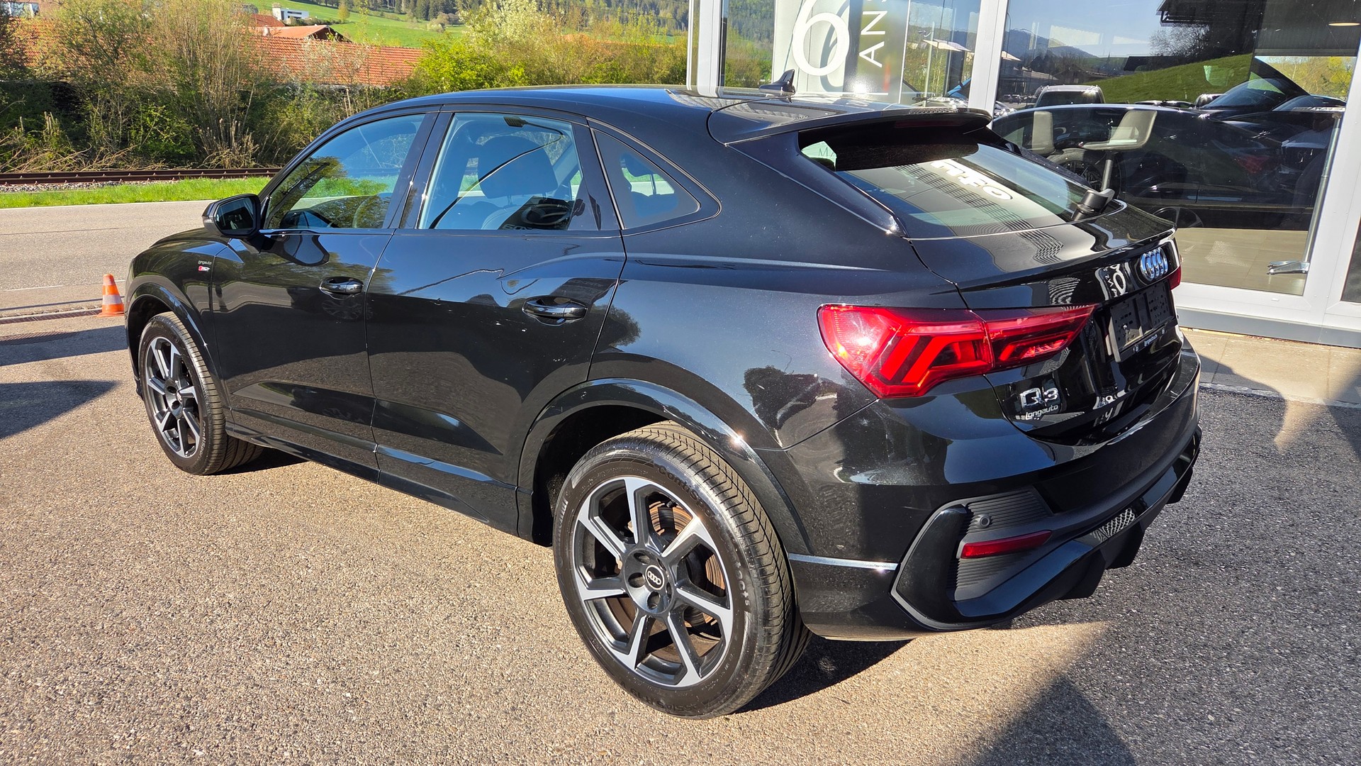 AUDI Q3 Sportback 40 TFSI S line quattro S-tronic-image-6