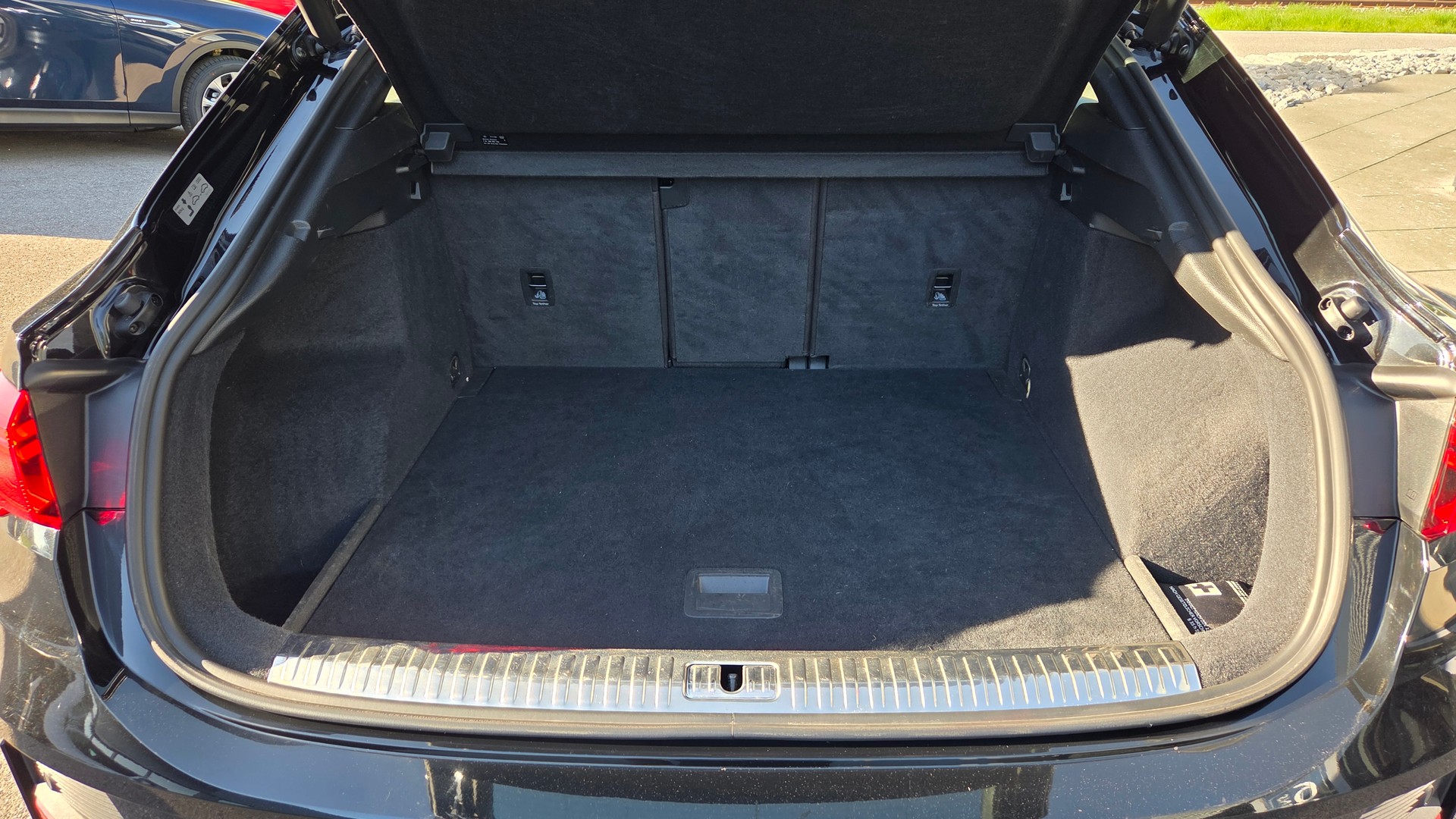 AUDI Q3 Sportback 40 TFSI S line quattro S-tronic-image-9