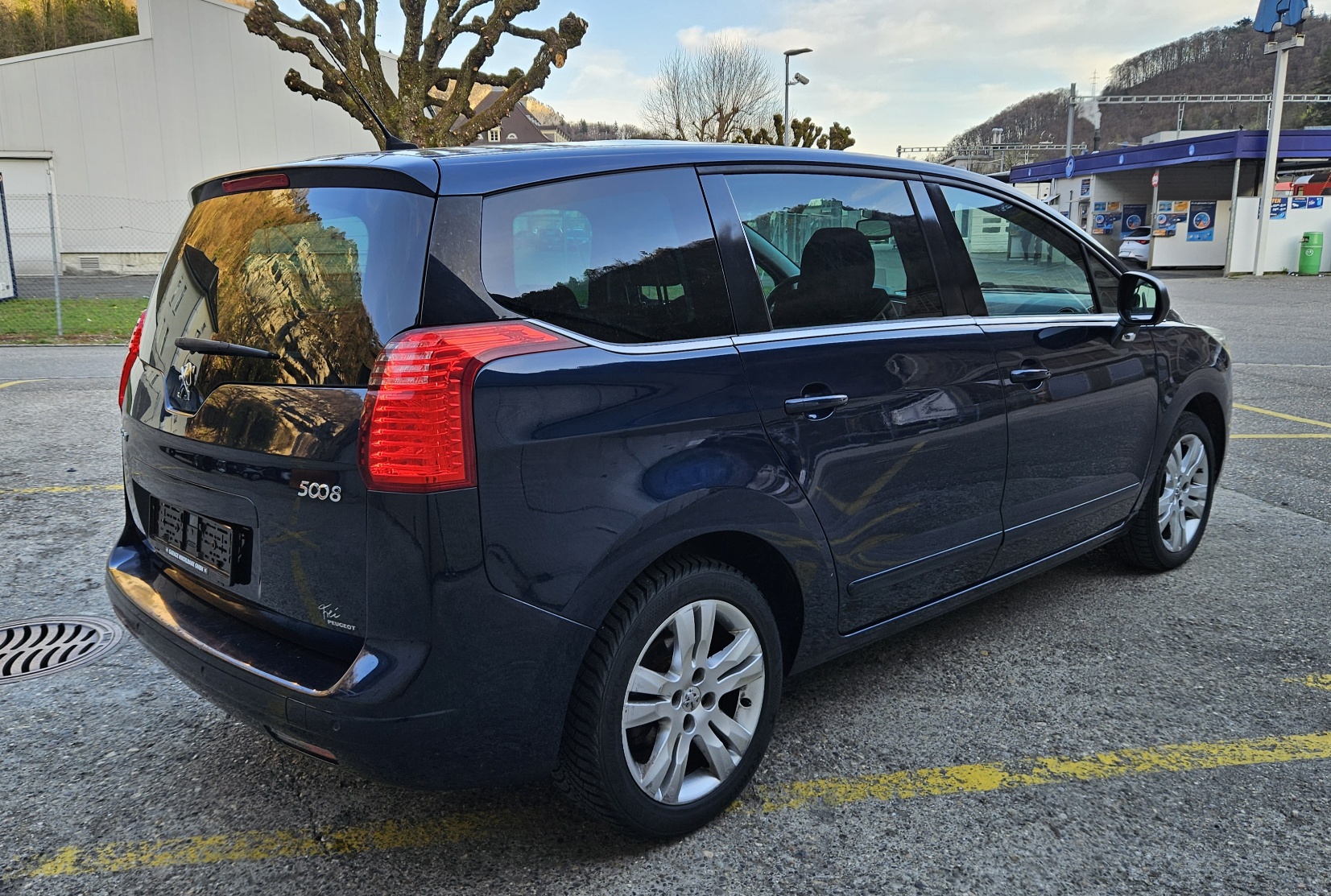 PEUGEOT 5008 1.6 16V T Sport Pack-image-2