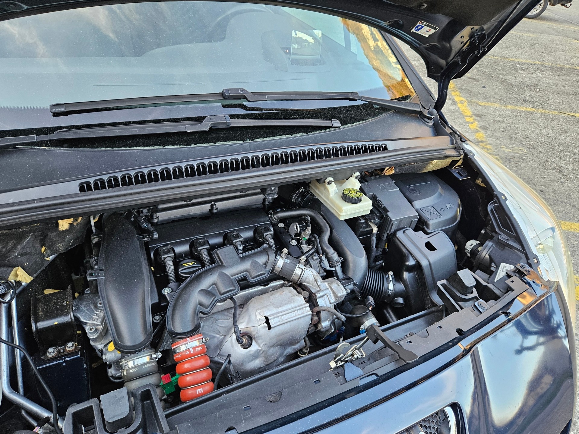 PEUGEOT 5008 1.6 16V T Sport Pack-image-3