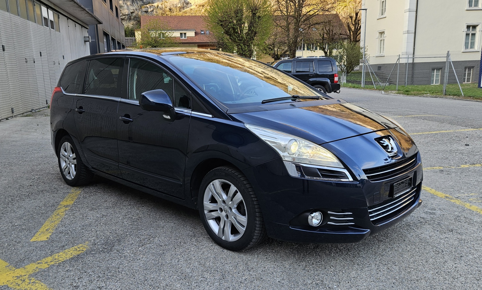 PEUGEOT 5008 1.6 16V T Sport Pack-image-1