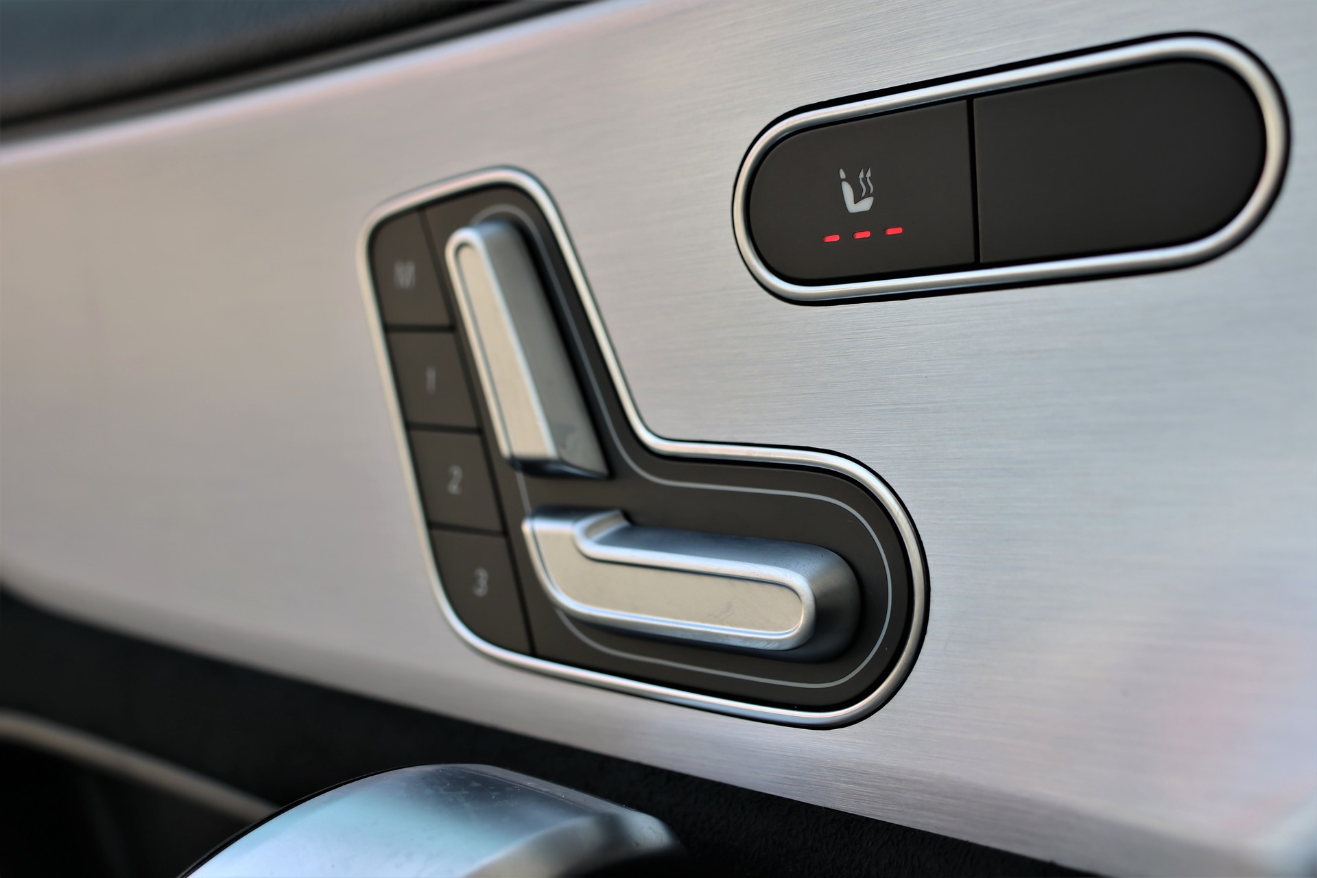 MERCEDES-BENZ A 250e AMG Line 8G-DCT (CH)-image-11