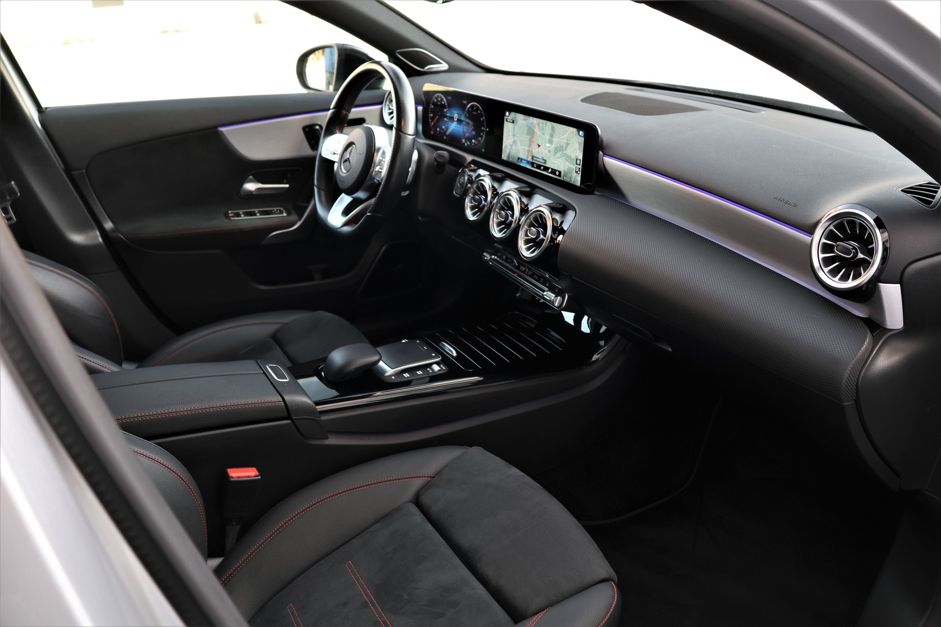MERCEDES-BENZ A 250e AMG Line 8G-DCT (CH)-image-17