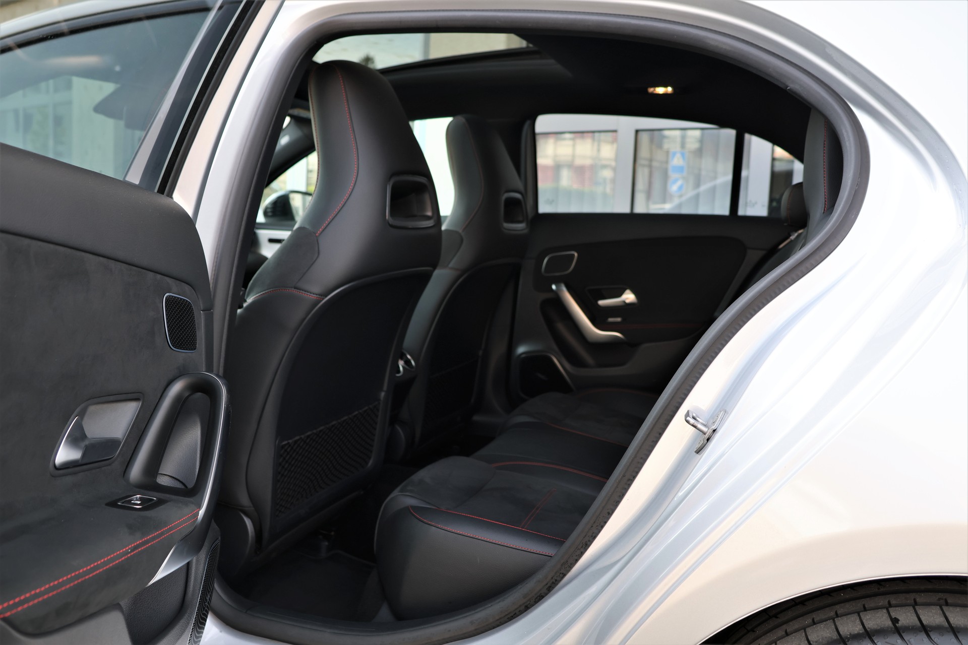 MERCEDES-BENZ A 250e AMG Line 8G-DCT (CH)-image-12