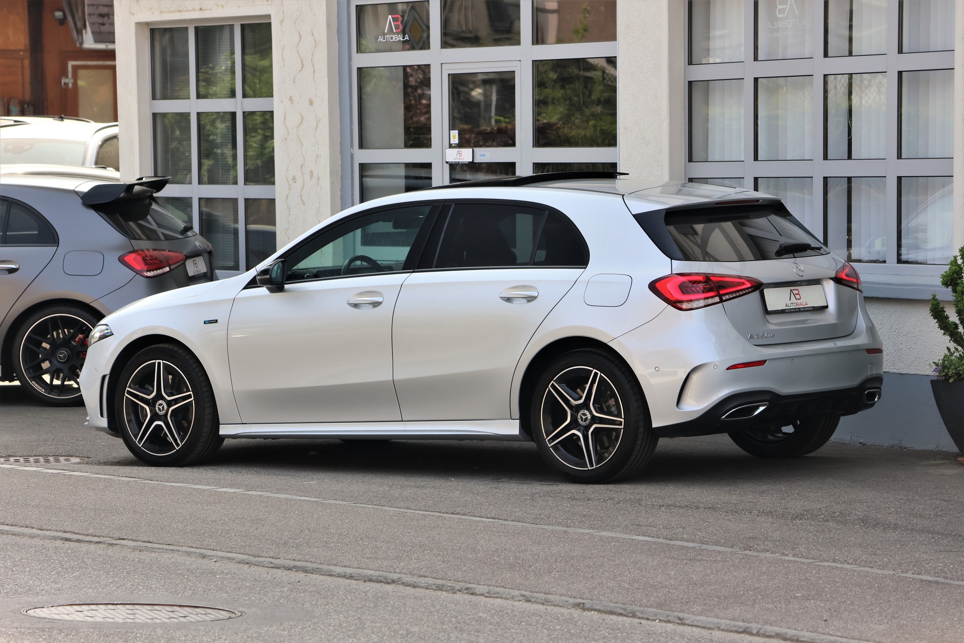 MERCEDES-BENZ A 250e AMG Line 8G-DCT (CH)-image-4